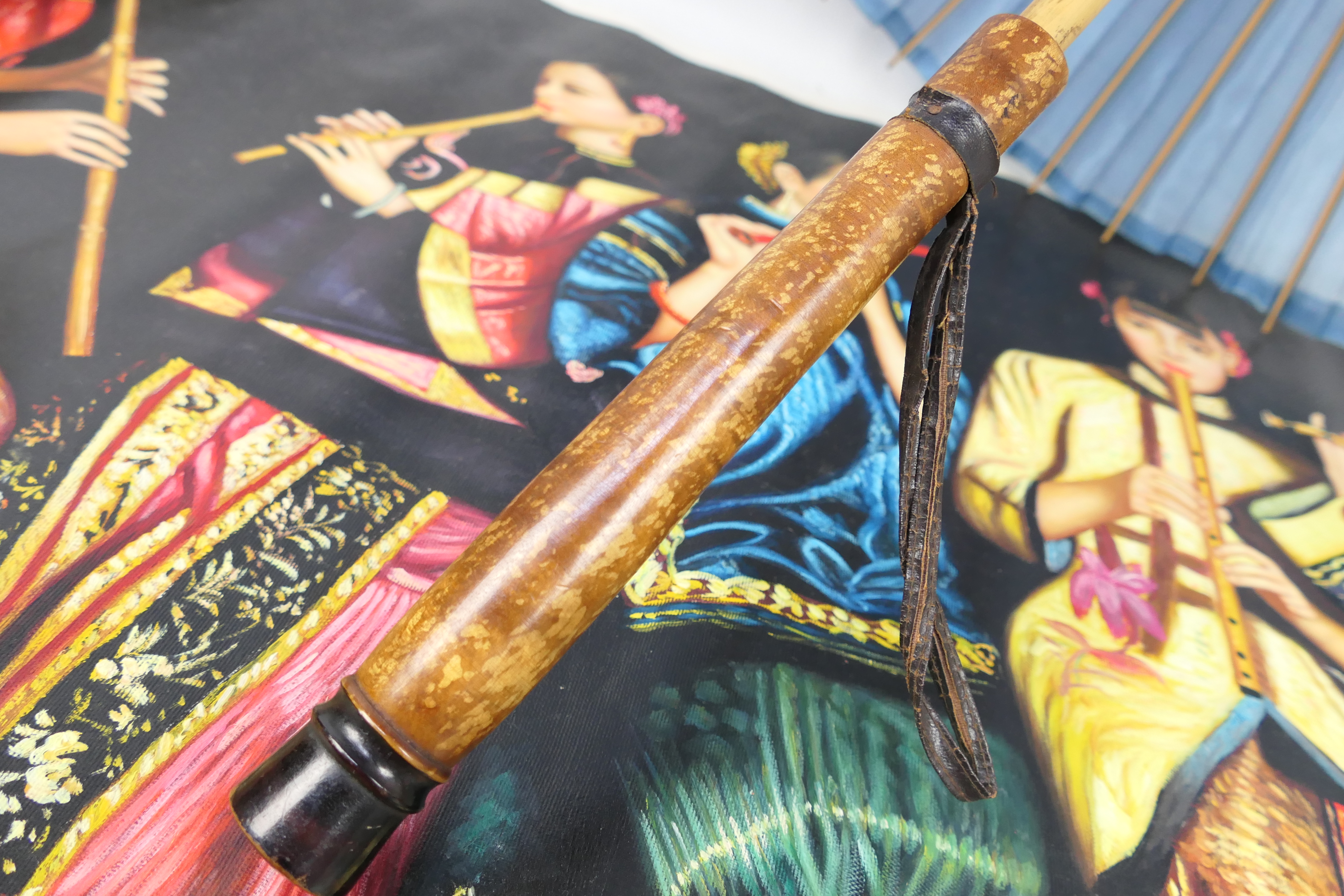 An Oriental silk parasol and an Oriental painting depicting musicians. - Image 3 of 7