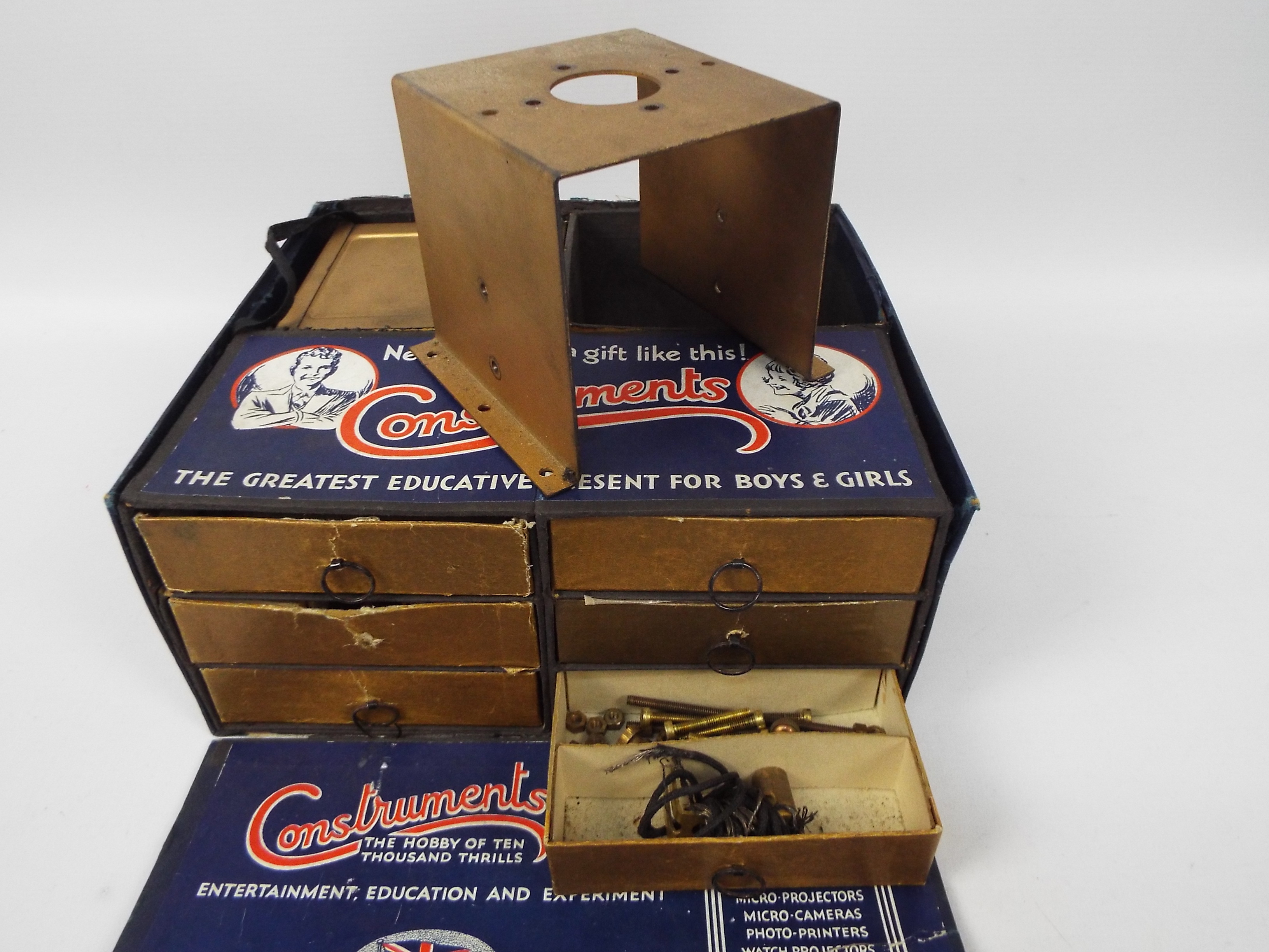 A vintage Construments Outfit 100 scientific construction set for making magnifiers, magic lanterns, - Image 4 of 5