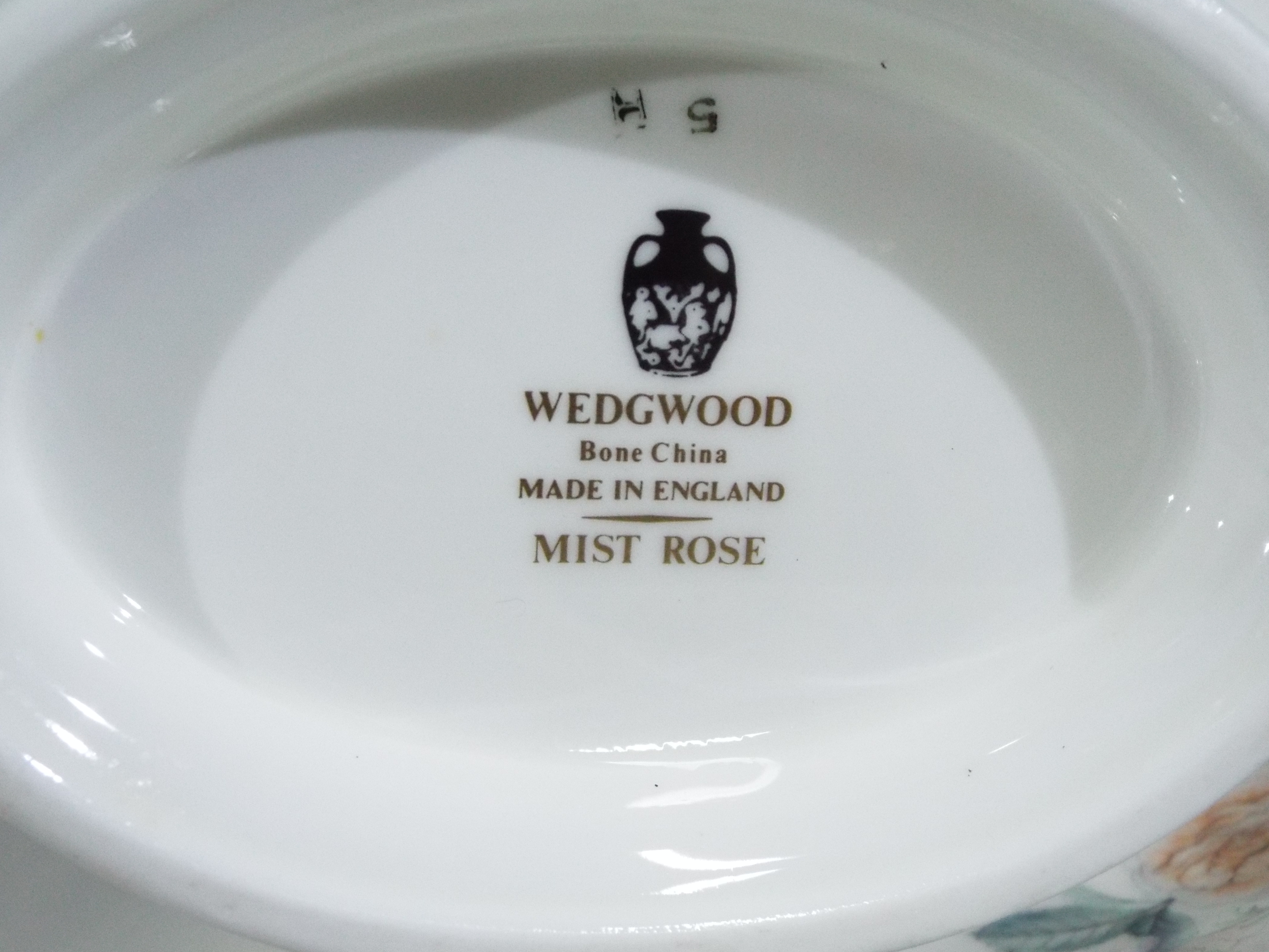 Wedgwood - A collection of dinner and tea wares in the Mist Rose pattern comprising dinner plates, - Image 5 of 5