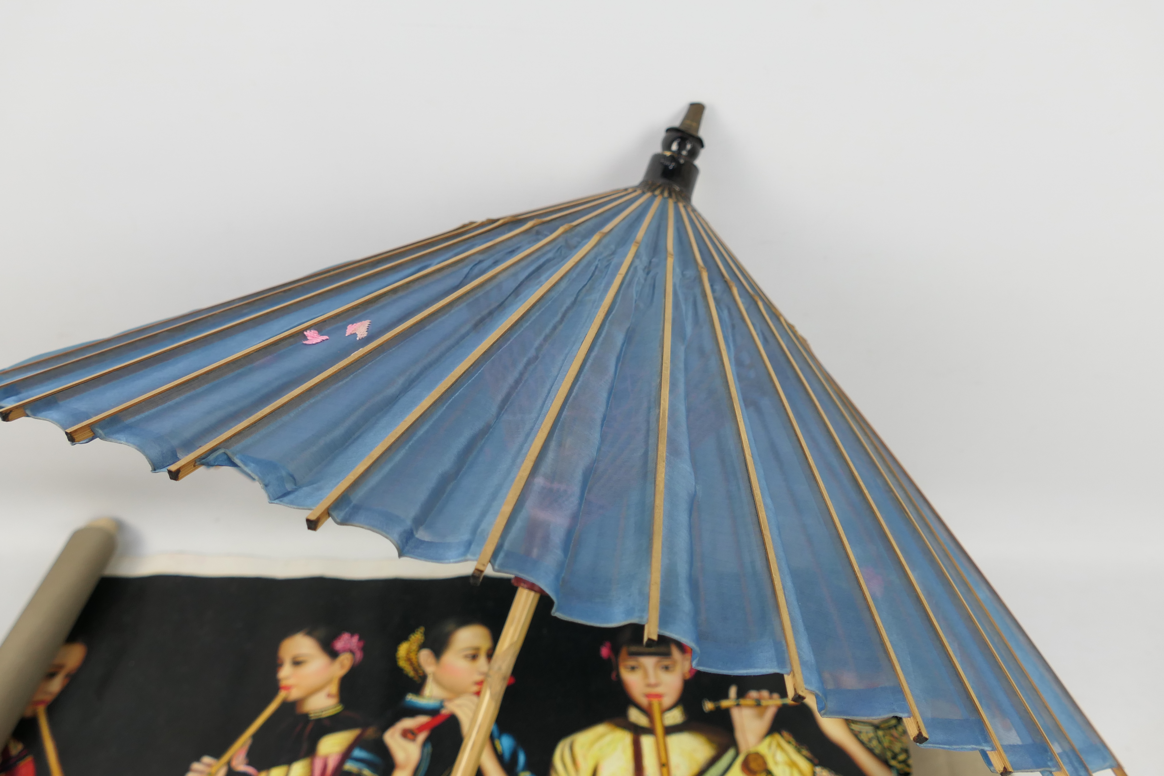 An Oriental silk parasol and an Oriental painting depicting musicians. - Image 4 of 7