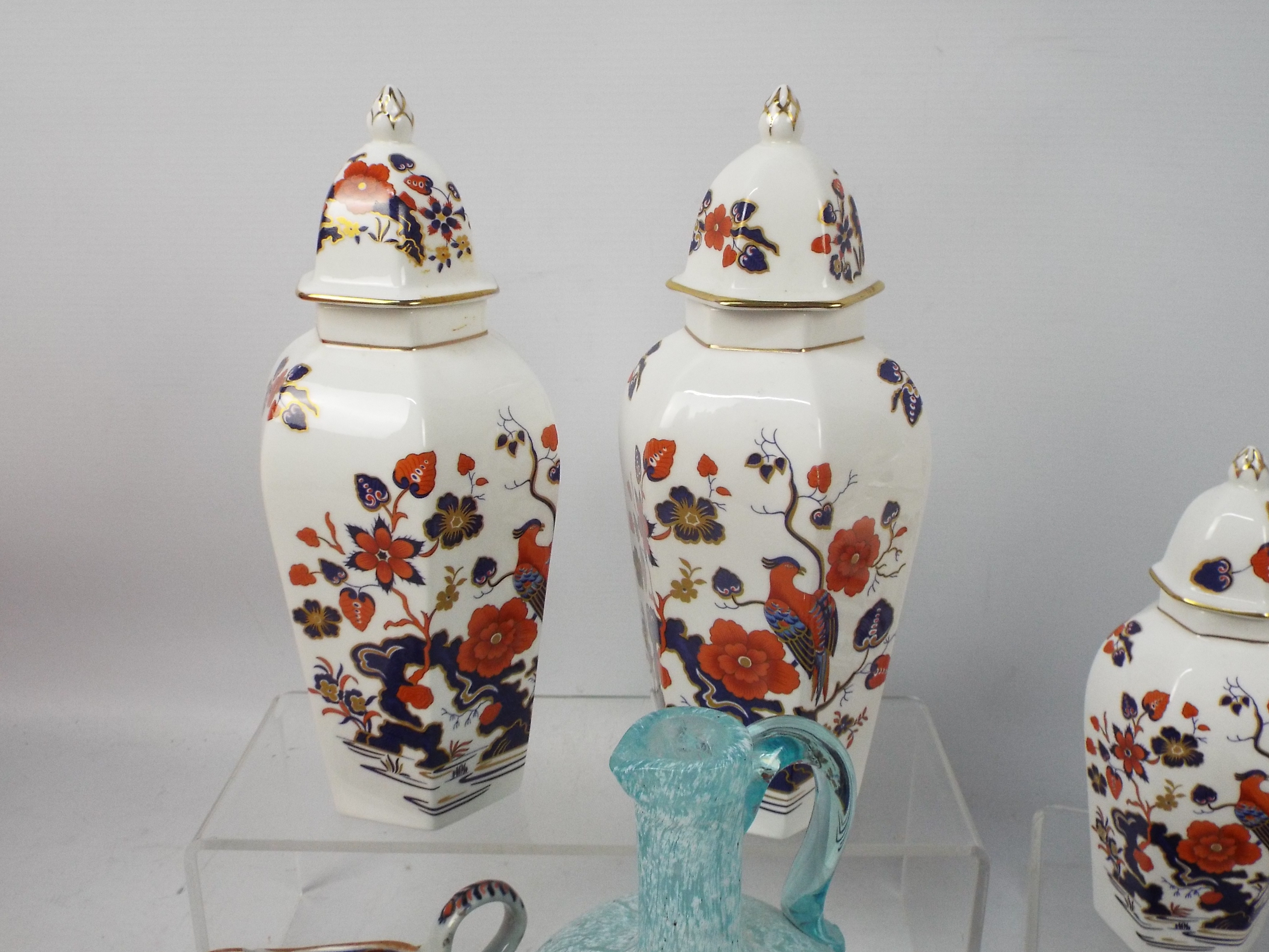 A mixed lot to include Aynsley Bird Of Paradise pattern ceramics, largest approximately 24 cm (h), - Image 4 of 6
