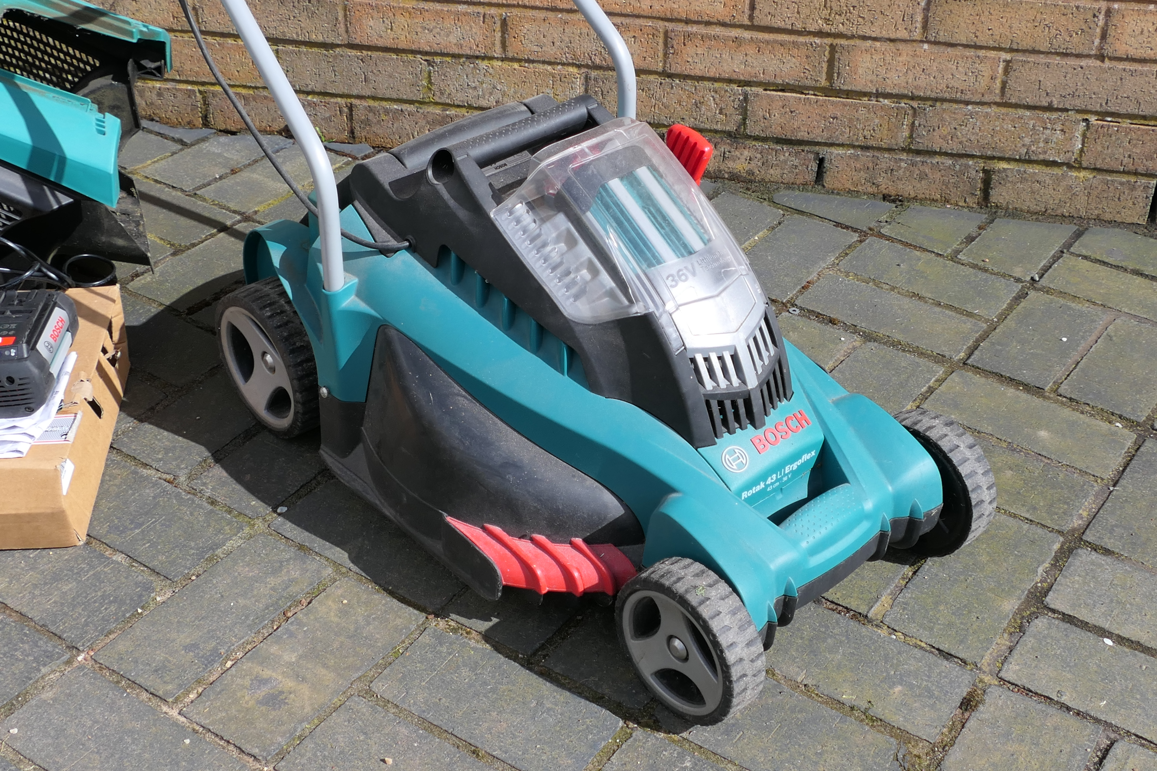 A Bosch Rotak cordless battery lawnmower. - Image 2 of 8