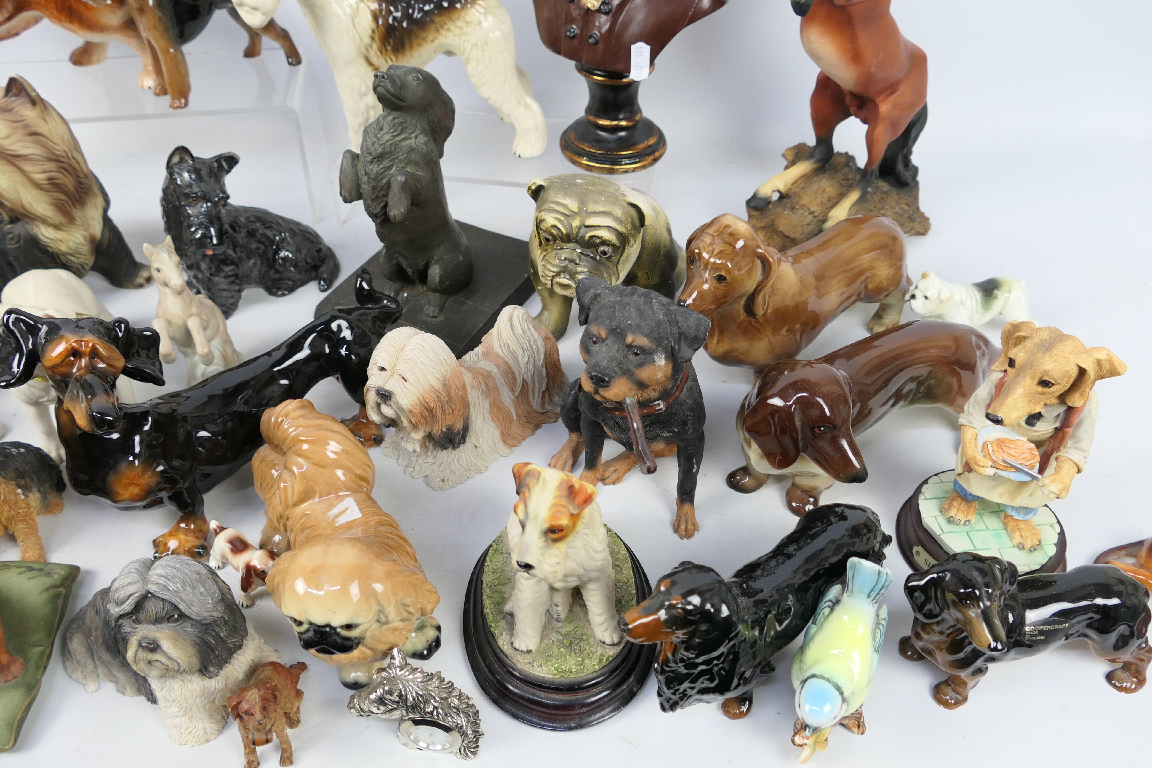 A collection of animal figures / groups, predominantly dogs. - Image 4 of 4
