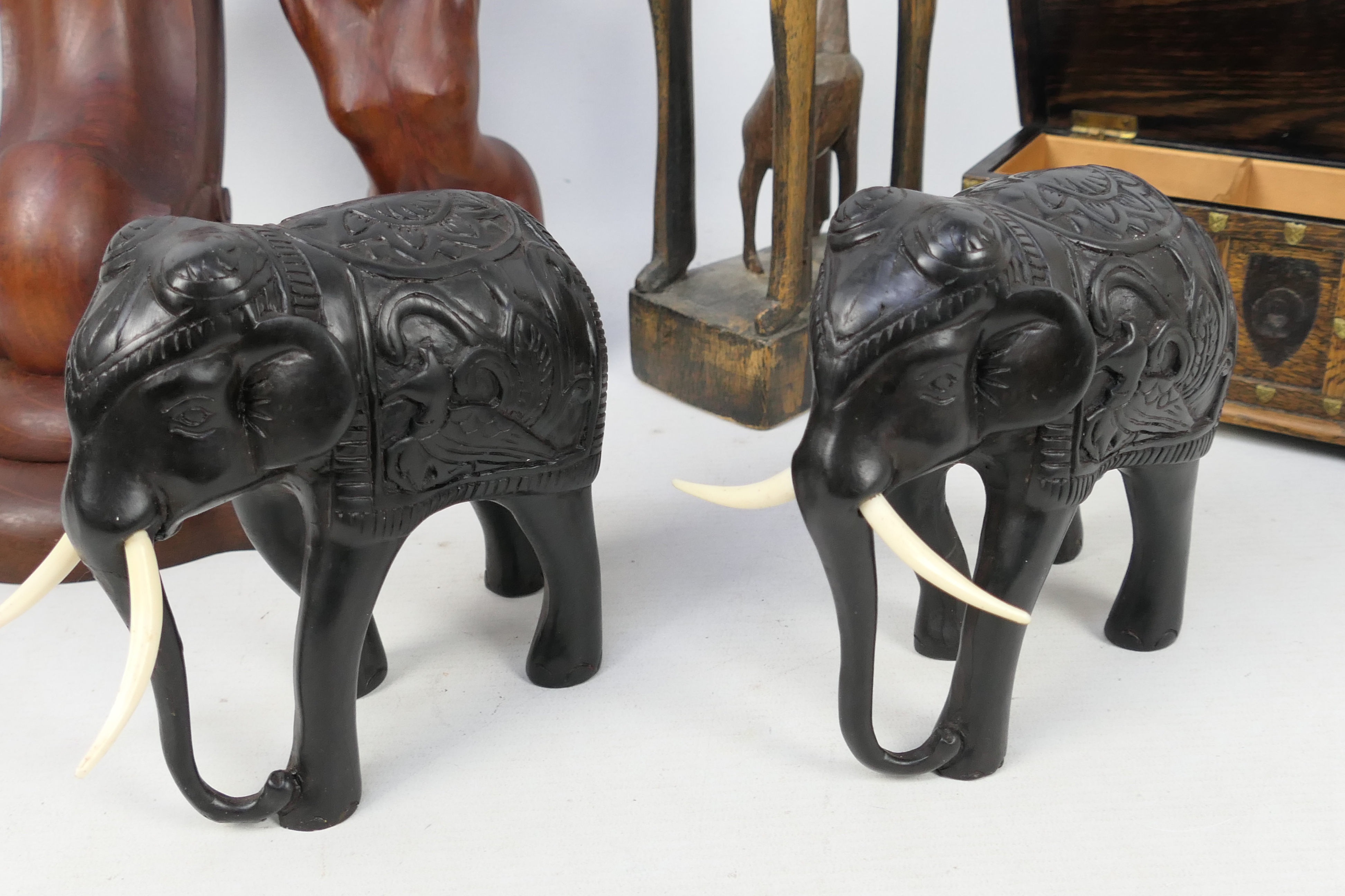 Carved wood elephants, giraffe group, coffer form cigarette box and similar. - Image 2 of 5
