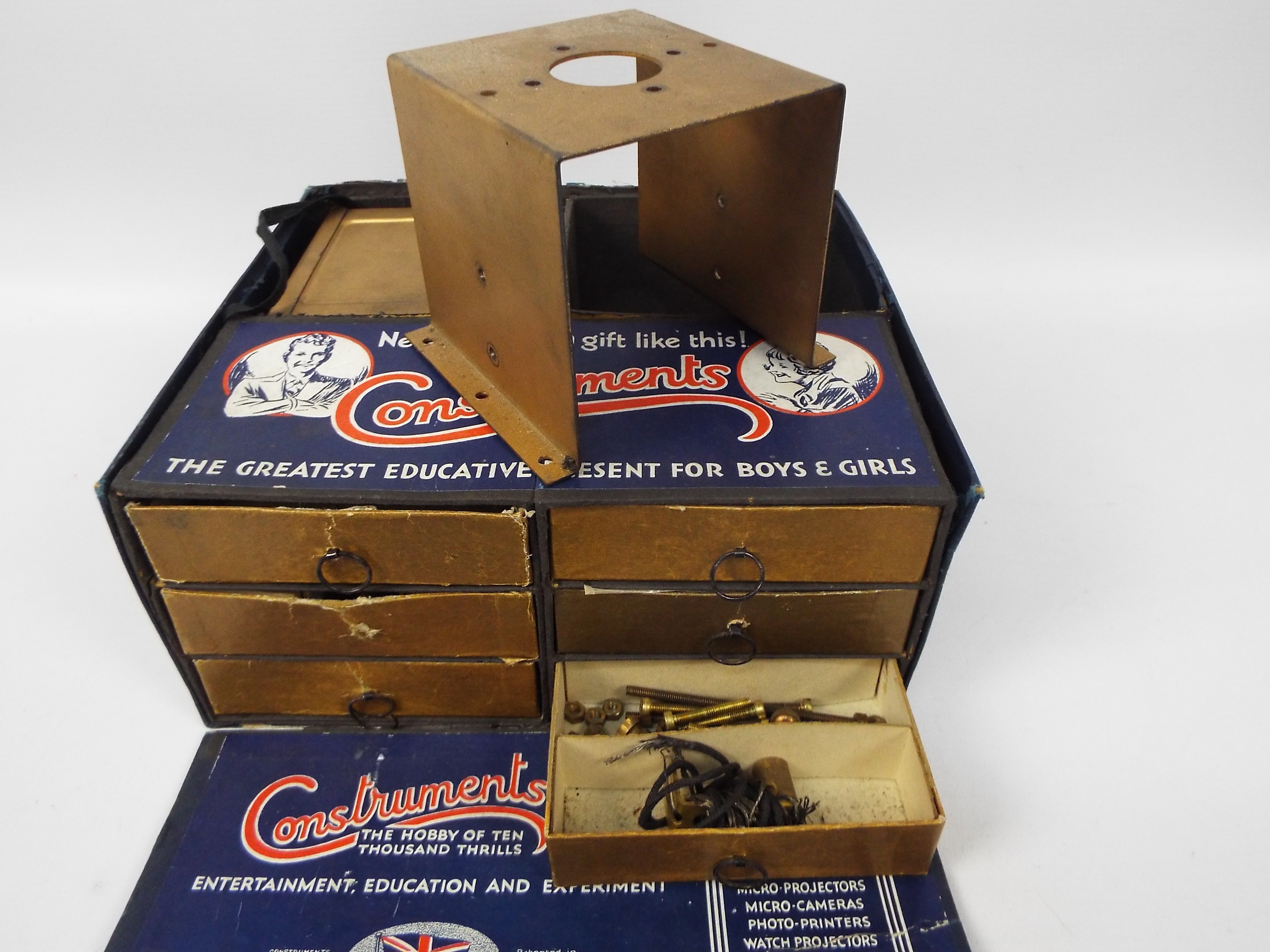 A vintage Construments Outfit 100 scientific construction set for making magnifiers, magic lanterns, - Image 3 of 5