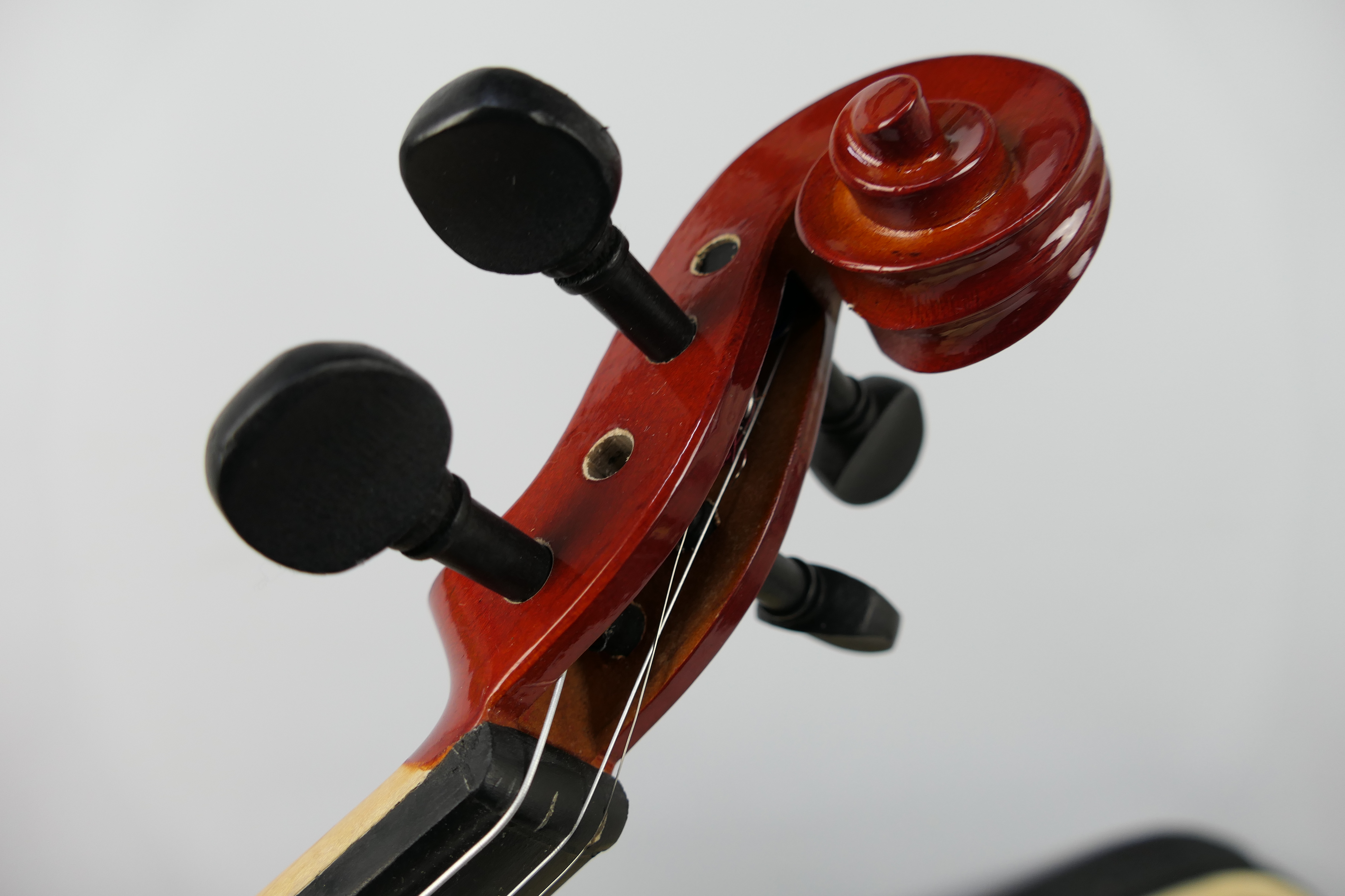 A cased violin and bow. - Image 2 of 8