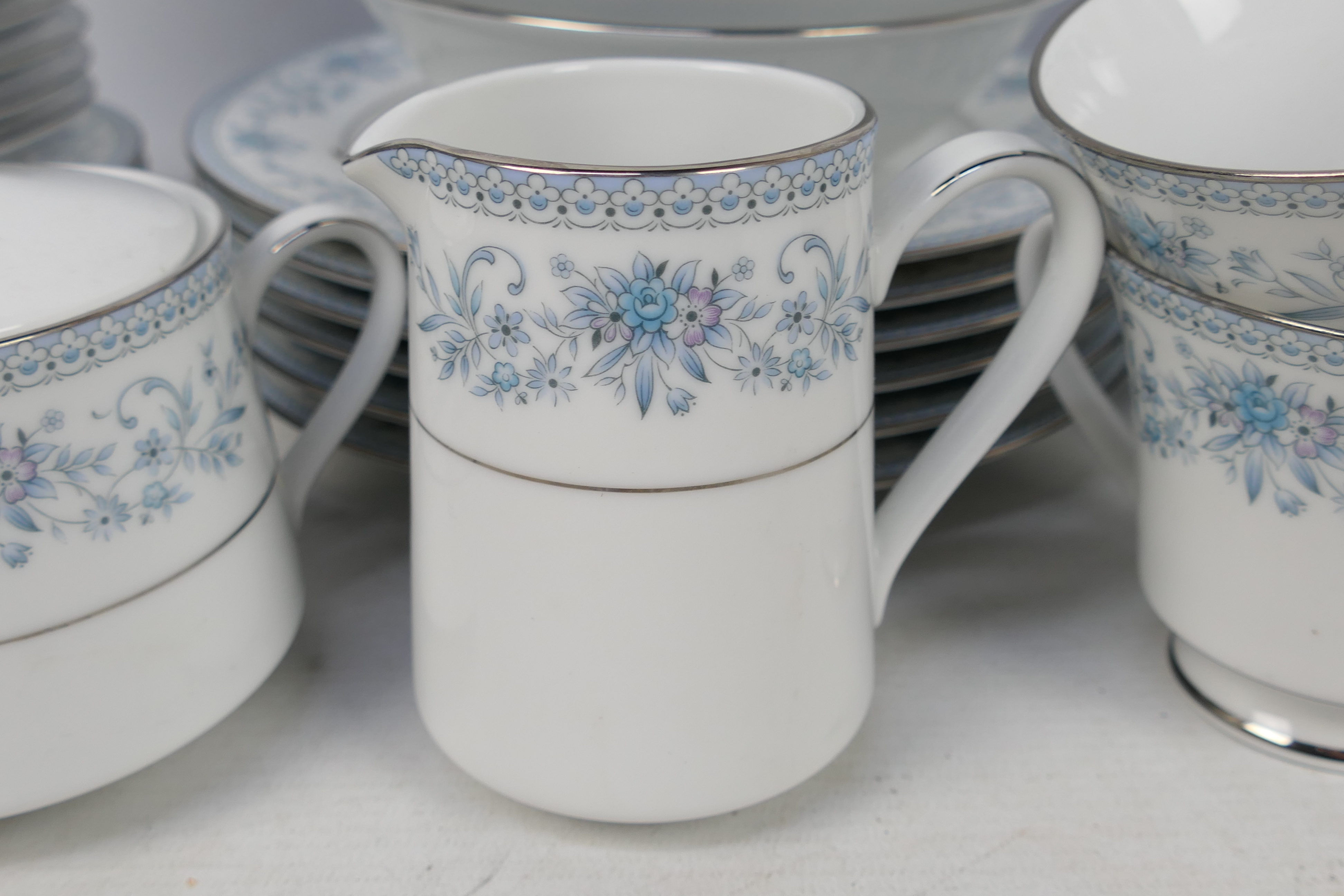 Noritake - A collection of Blue Hill pattern dinner and tea wares, approximately 41 pieces. - Image 3 of 5