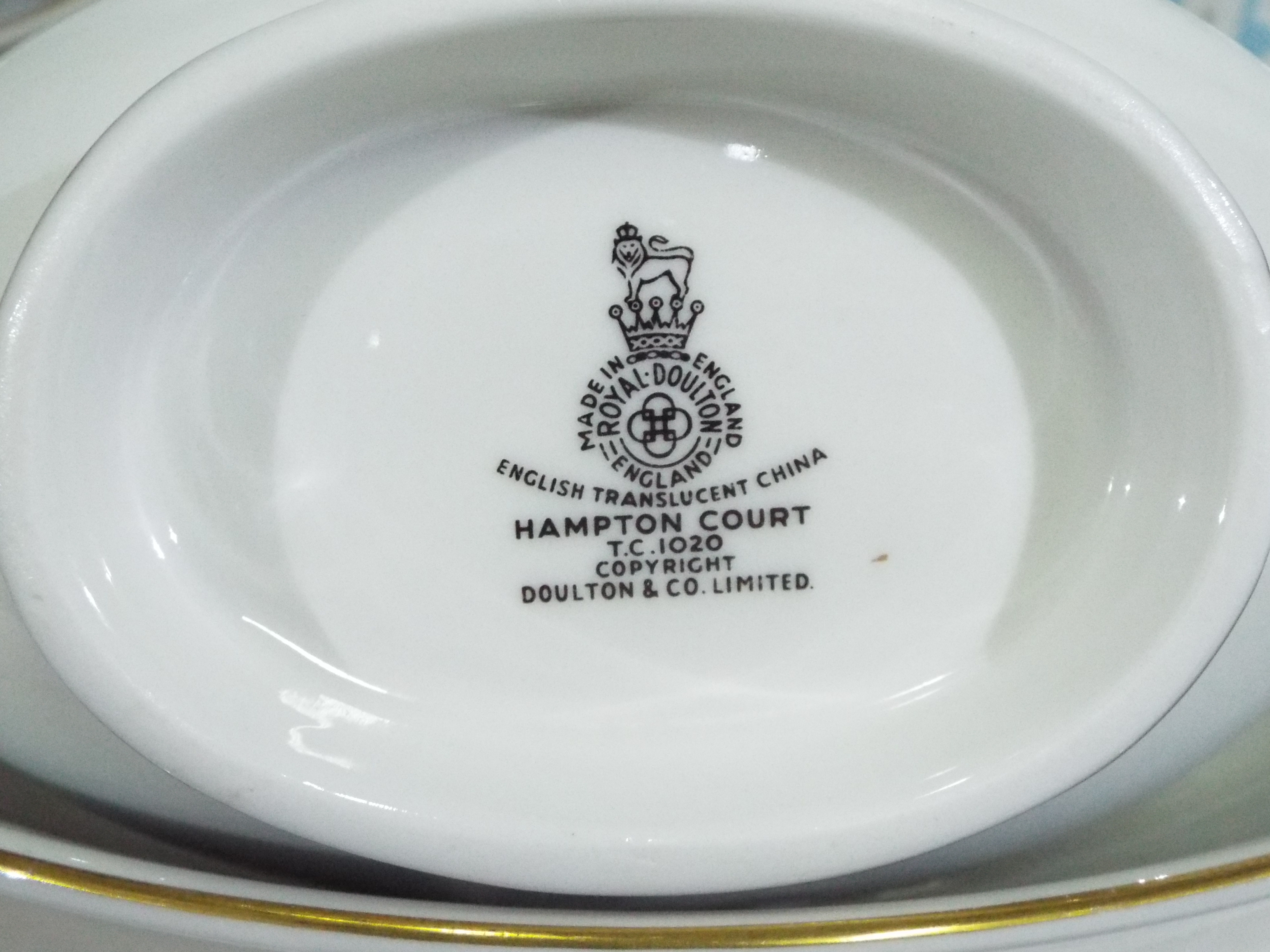 A quantity of Royal Doulton dinner and tea wares in the Hampton Court pattern, - Image 9 of 9