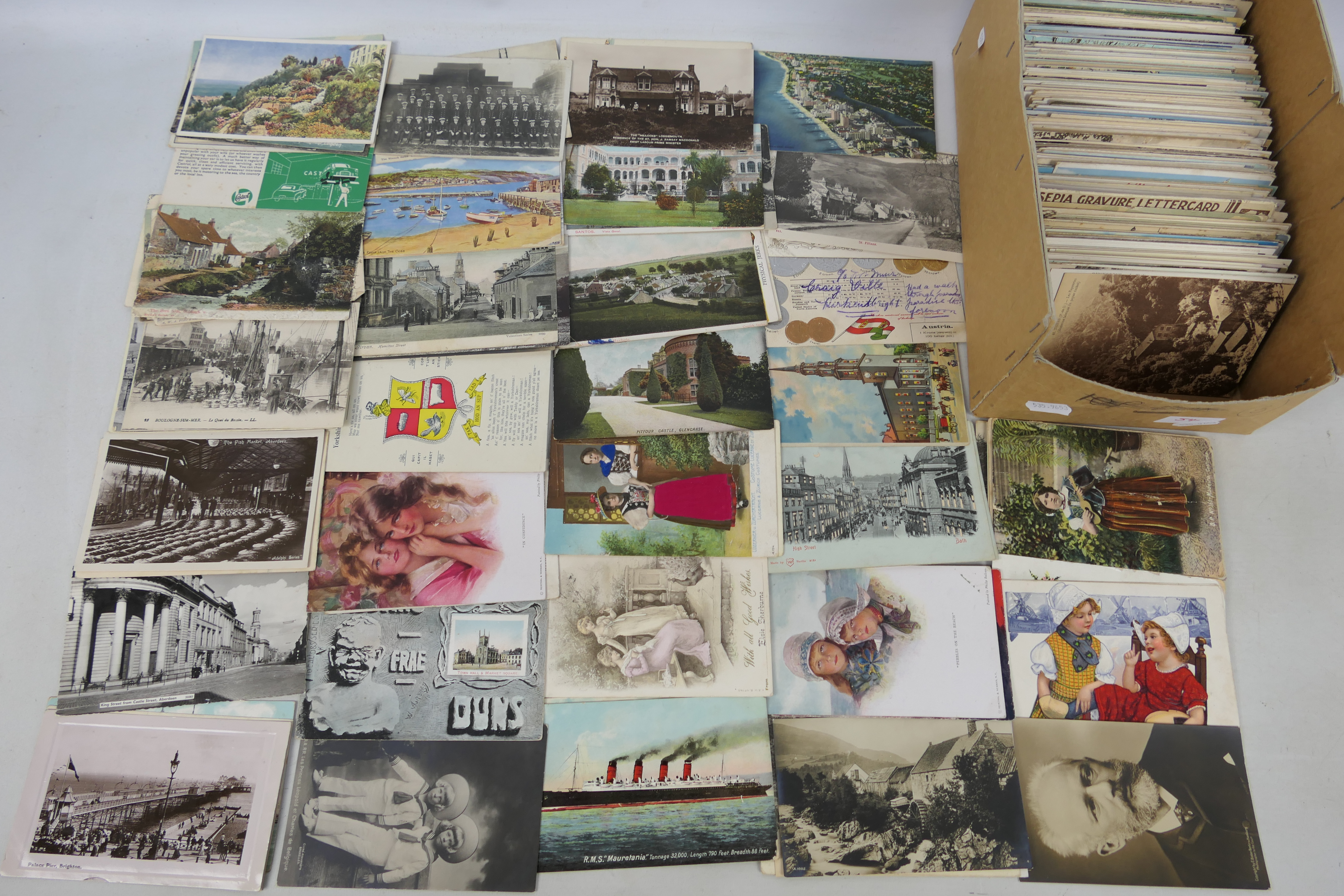 Deltiology - In excess of 500 largely early period cards comprising UK,