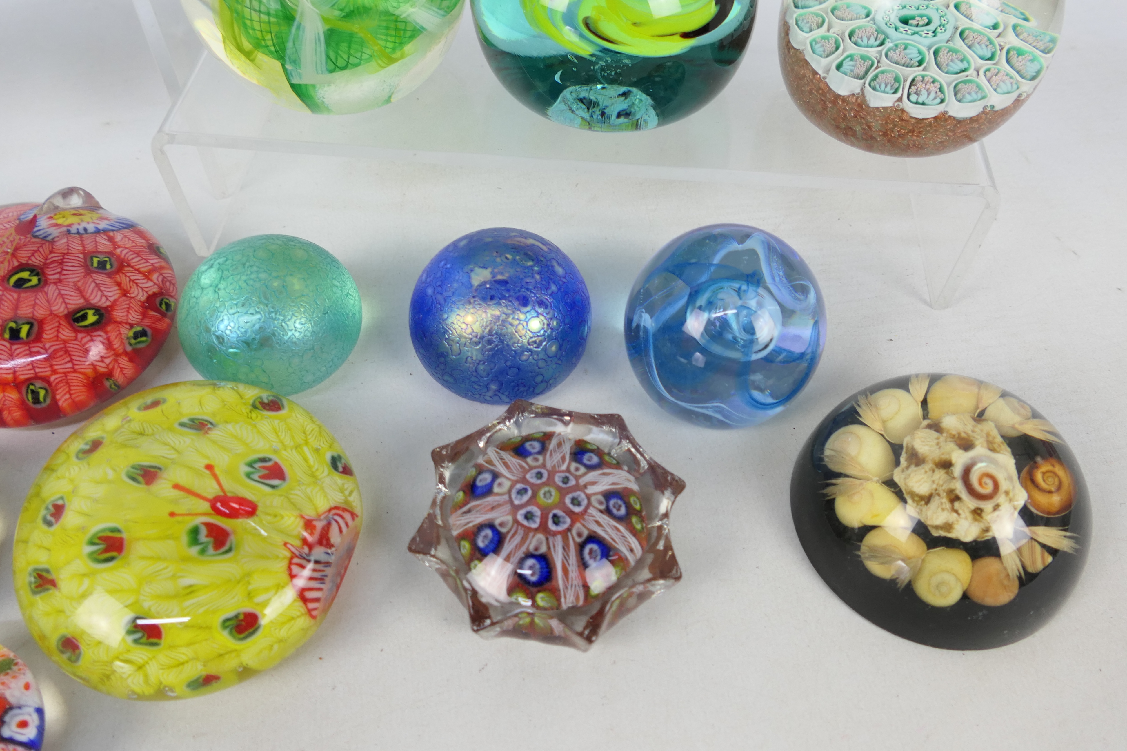 A collection of various paperweights to - Image 5 of 5