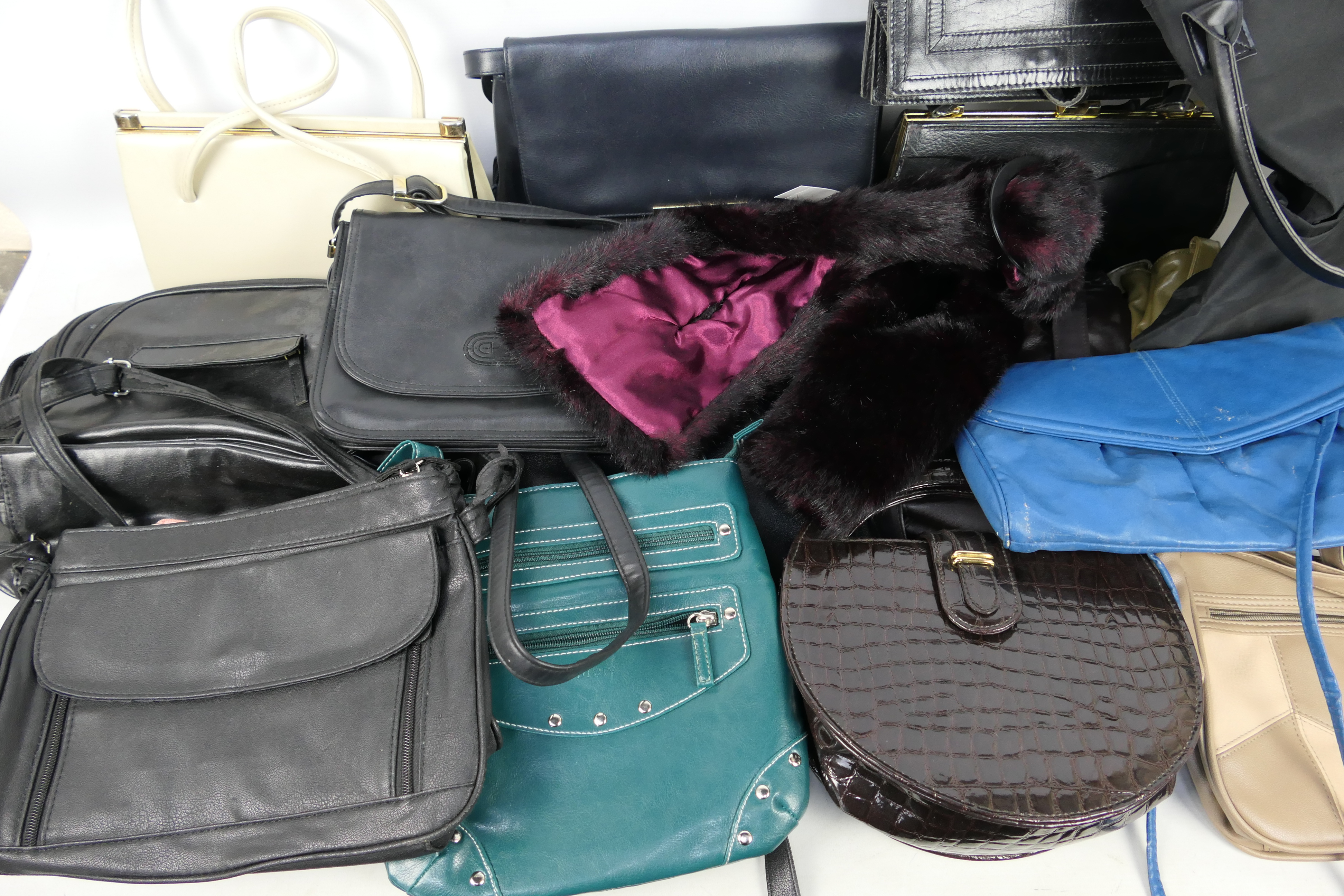 A collection of lady's handbags. - Image 2 of 4