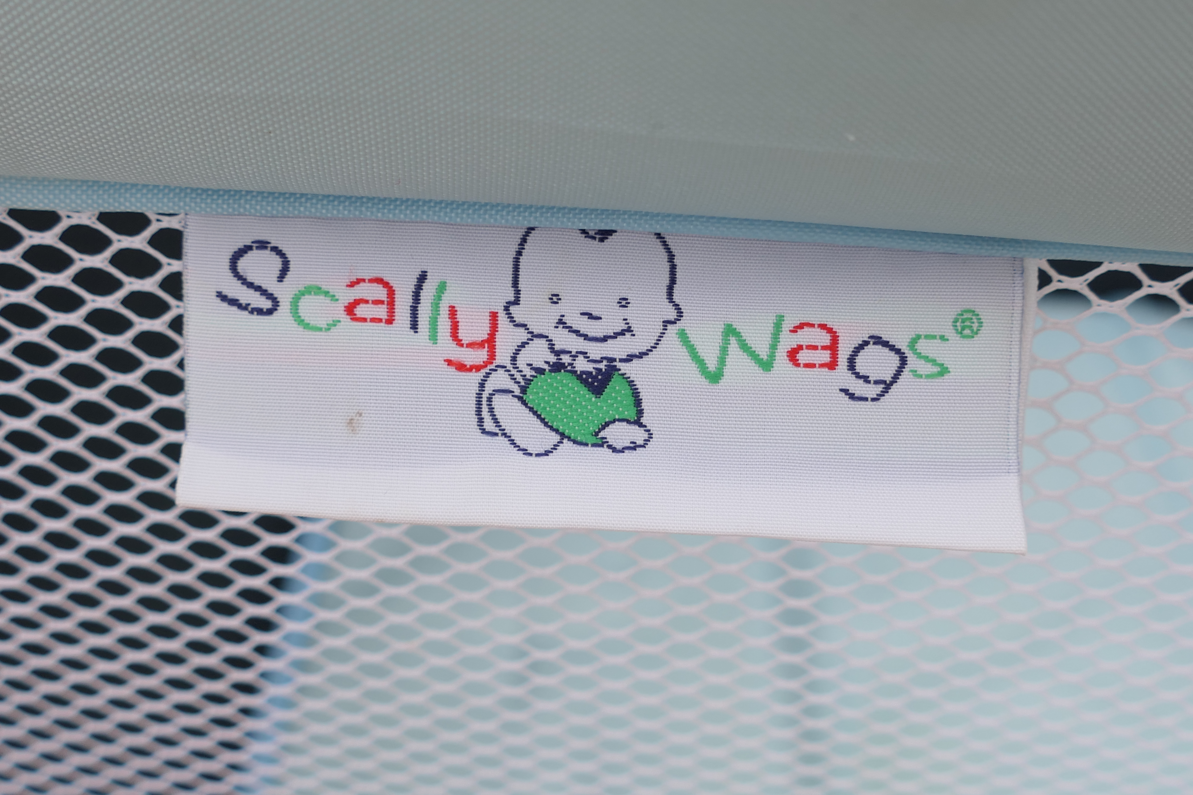 Scallywags - A Weekender Travel cot by Scallywags - Travel cot comes in Scallywags carrier bag case. - Image 2 of 5