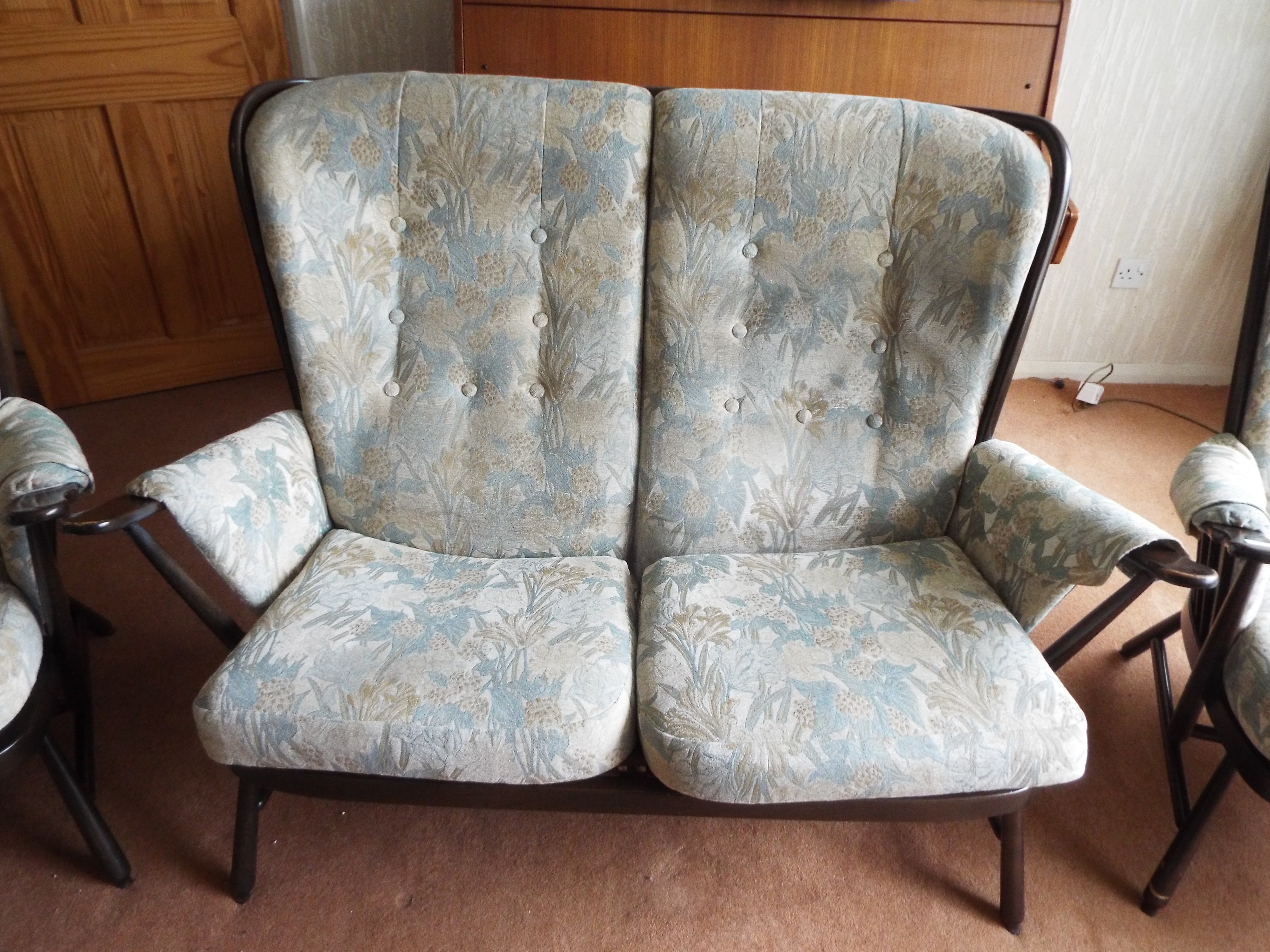 An Ercol three piece suite comprising a two seater settee and two armchairs. - Image 3 of 6