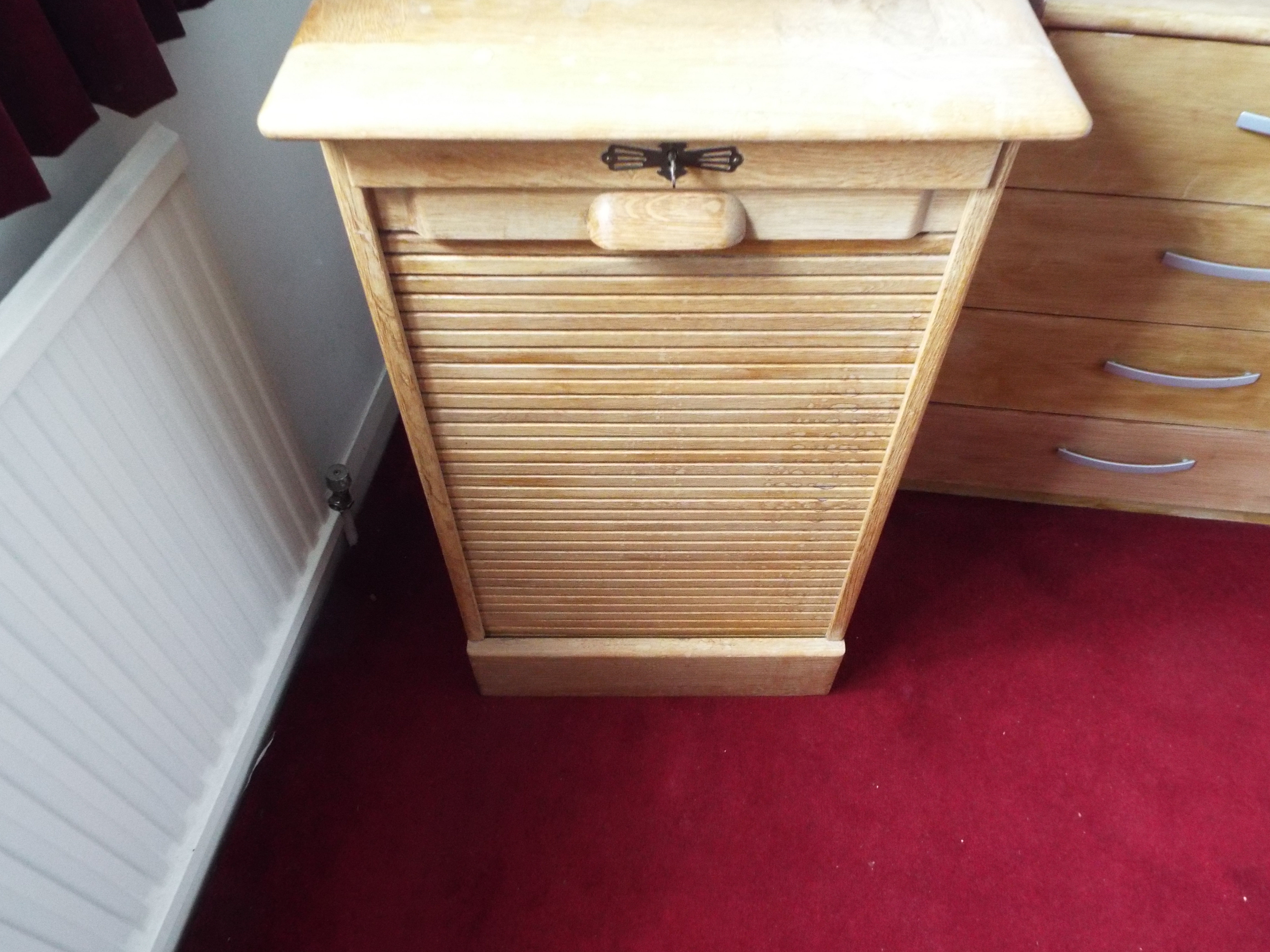A vintage filing cabinet cabinet with rise and fall tambour door enclosing six slides, - Image 4 of 6
