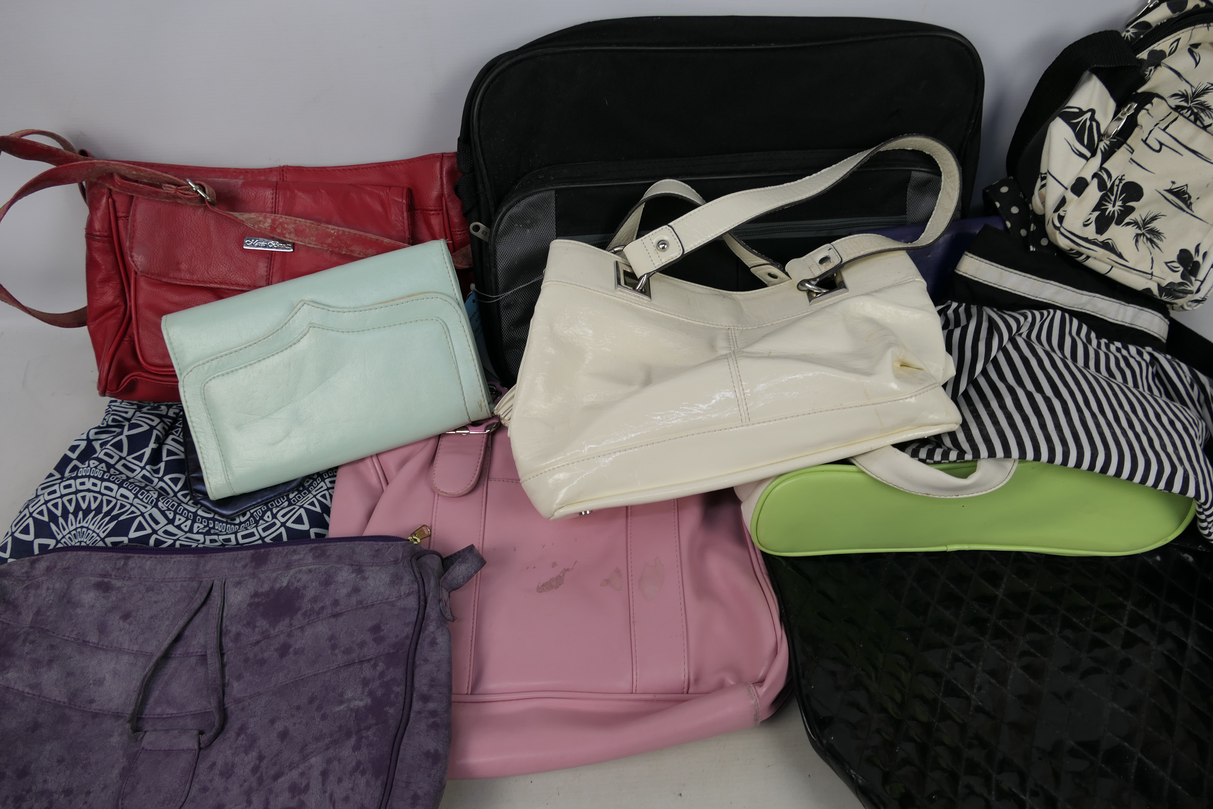 A collection of lady's handbags. - Image 3 of 3