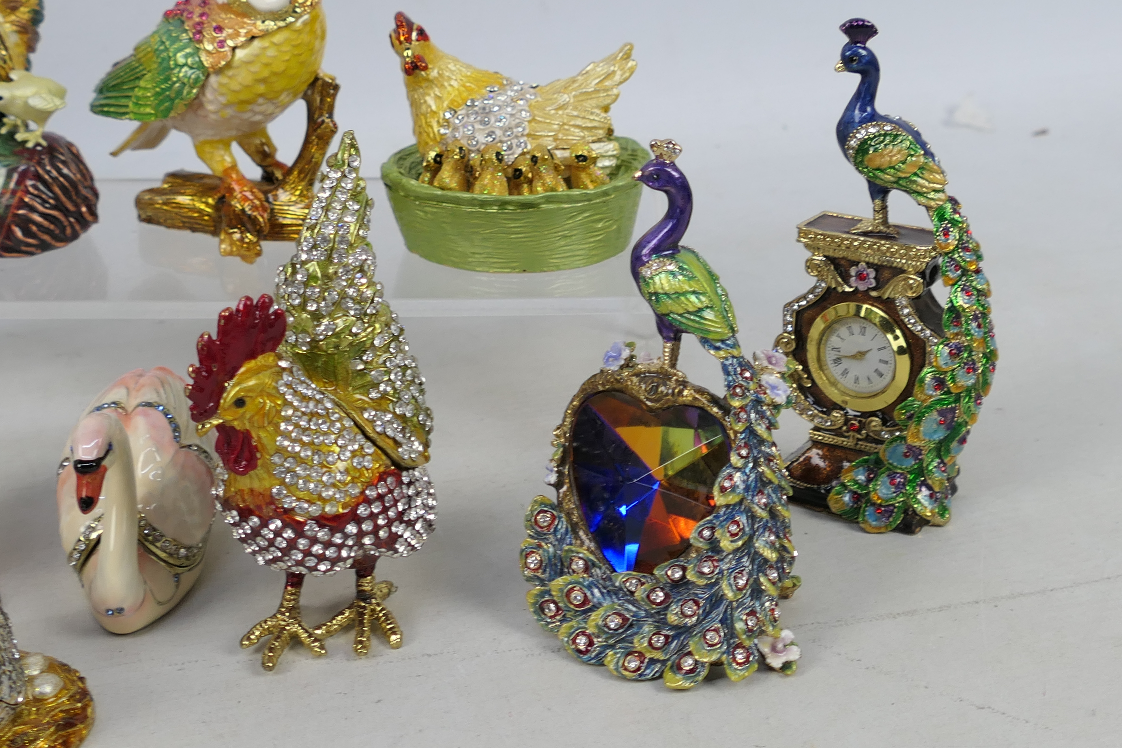 A quantity of stone set / enamelled bird form trinket boxes and similar. - Image 6 of 6