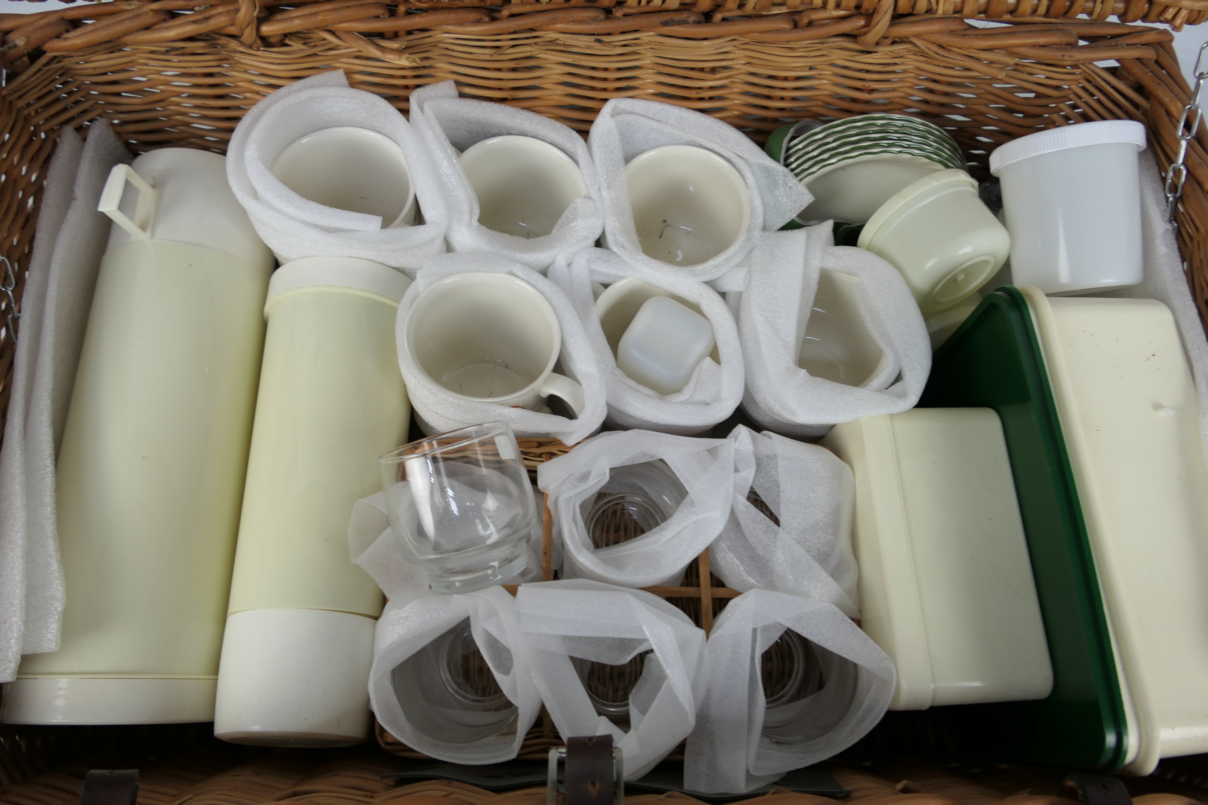 A vintage Antler picnic set in wicker basket. - Image 4 of 6