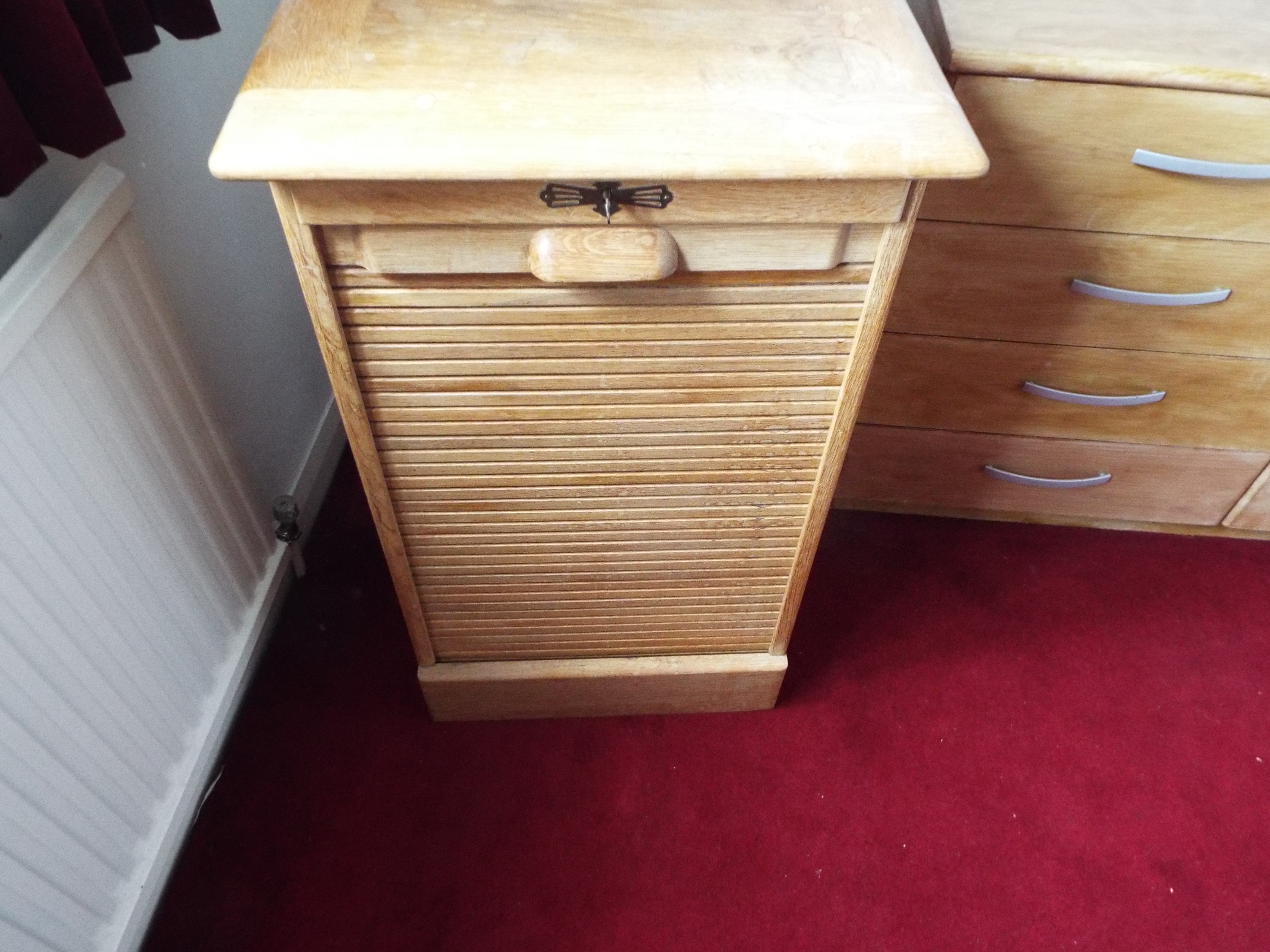 A vintage filing cabinet cabinet with rise and fall tambour door enclosing six slides, - Image 3 of 6