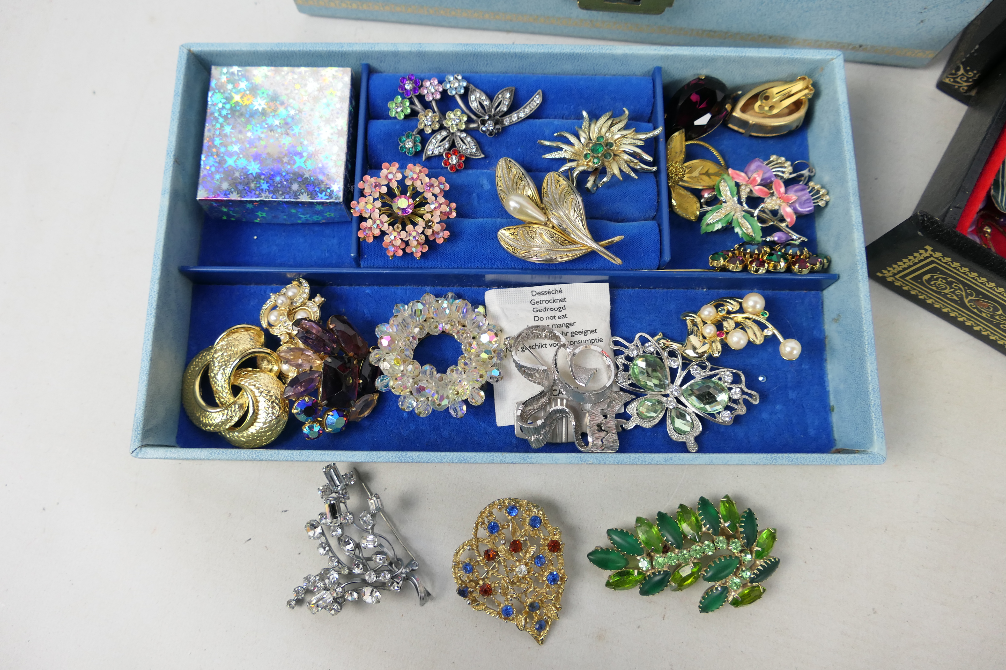 Two jewellery boxes containing a quantity of costume jewellery, rings, earrings, bracelets, - Image 2 of 8