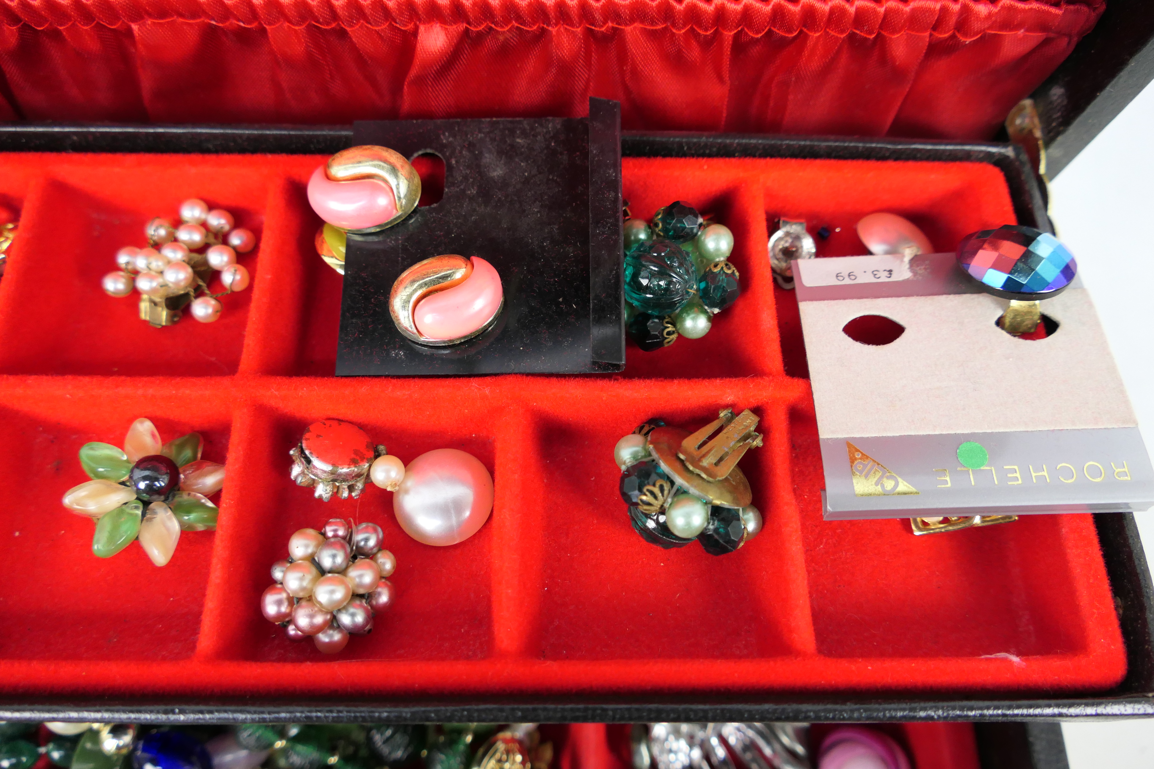 Two jewellery boxes containing a quantity of costume jewellery, rings, earrings, bracelets, - Image 7 of 8