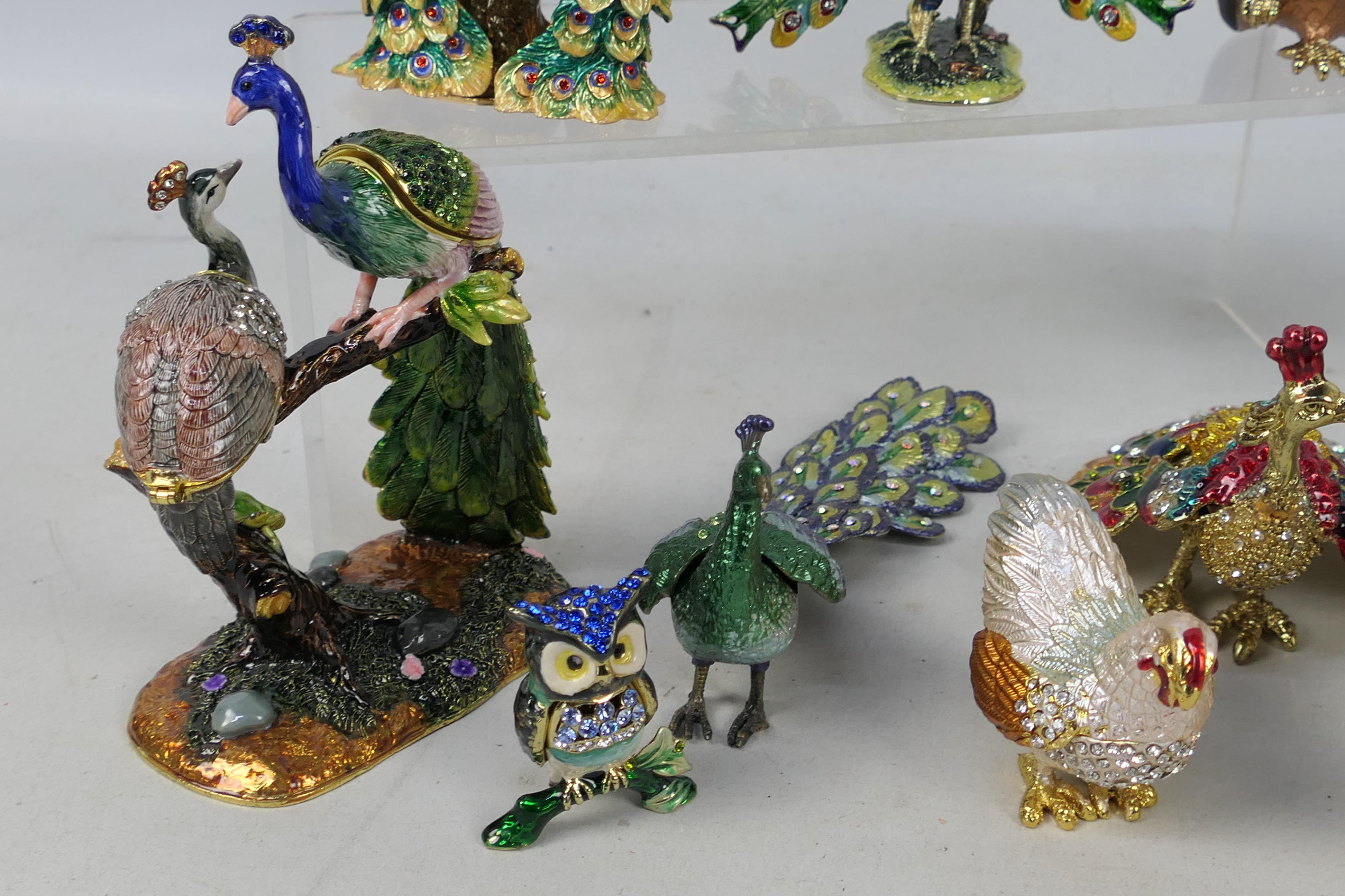 A quantity of stone set / enamelled bird form trinket boxes and similar. - Image 3 of 6