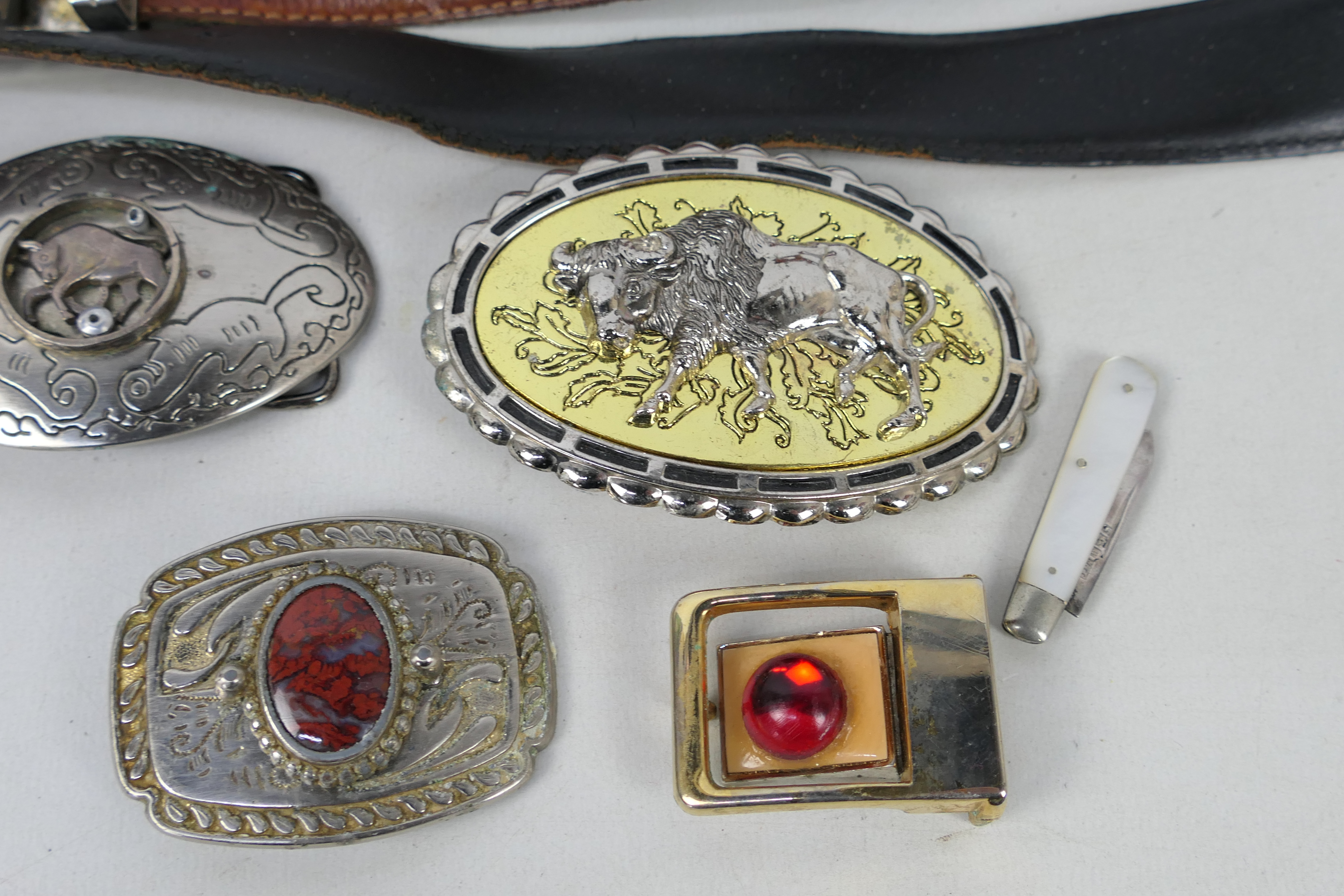 A collection of vintage belts and belt b - Image 4 of 4