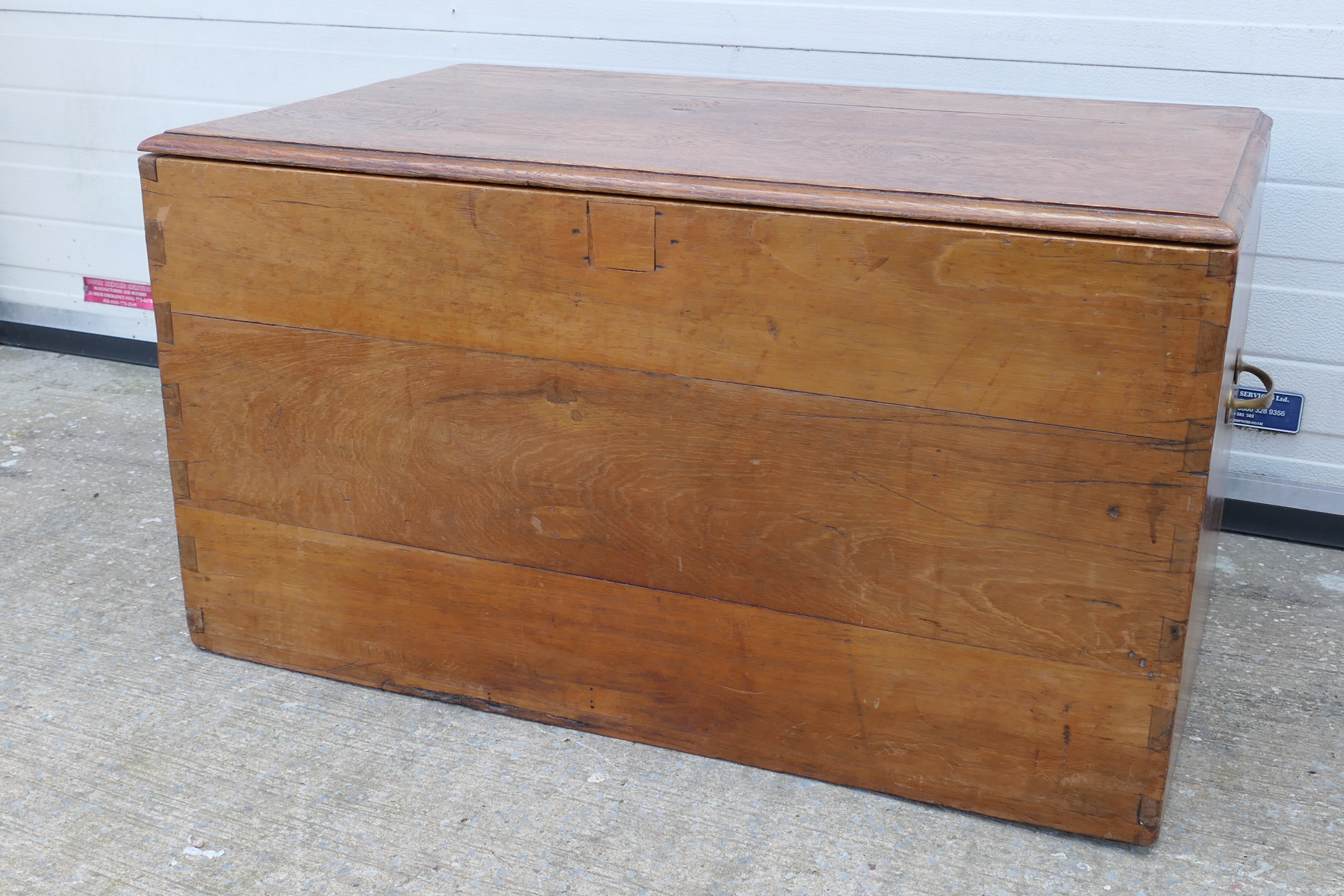 A blanket chest measuring approximately 54 cm x 99 cm x 60 cm. - Image 2 of 4