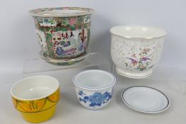 A collection of small jardinieres / cachepots to include a Chinese famille rose example, Coalport,