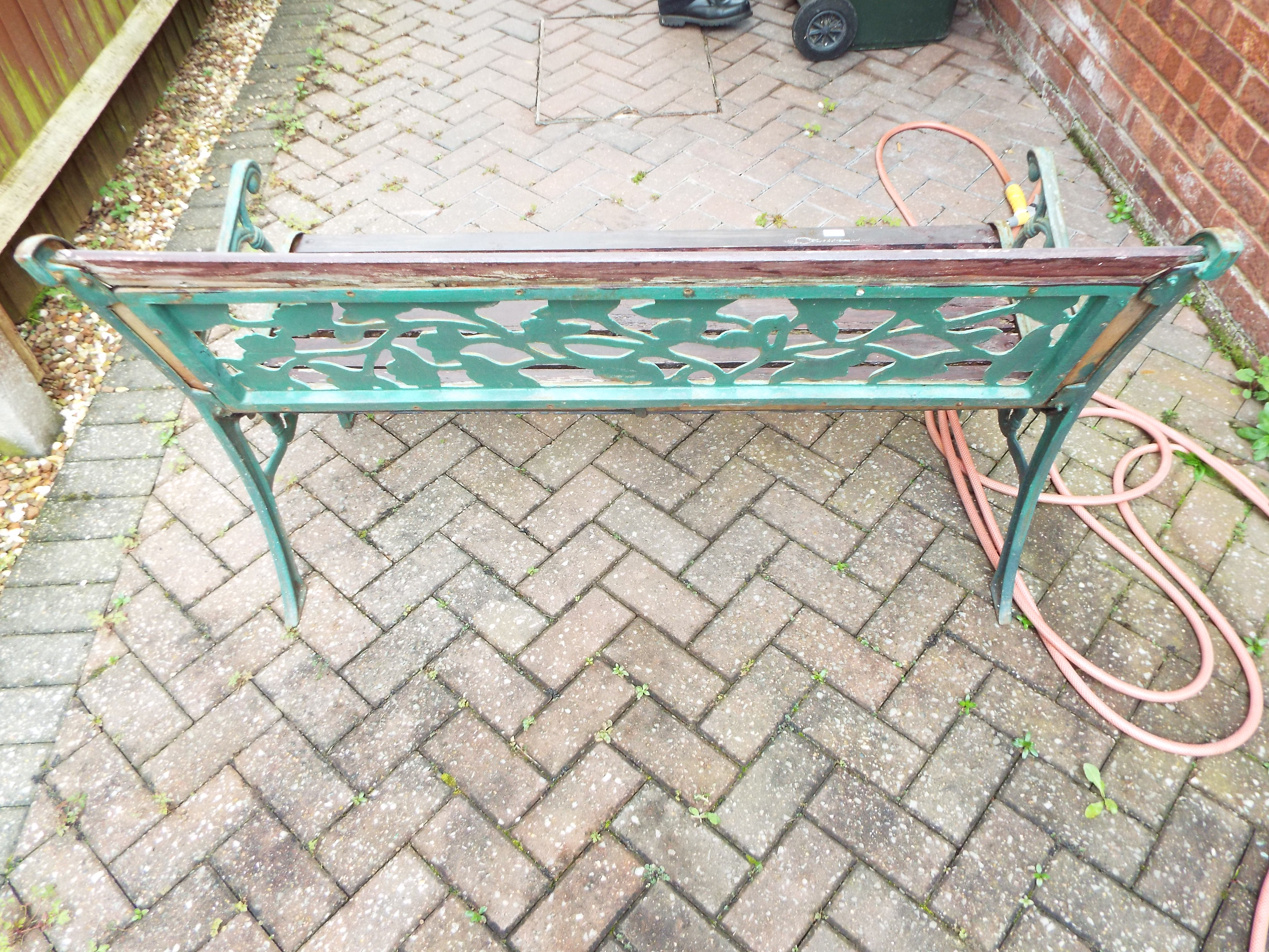 A cast metal and wood garden bench measuring approximately 75 cm x 127 cm 67 cm. - Image 3 of 5