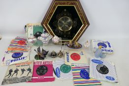 Lot comprising a wall clock, 45 rpm vinyl records including The Beatles, ceramics and other.