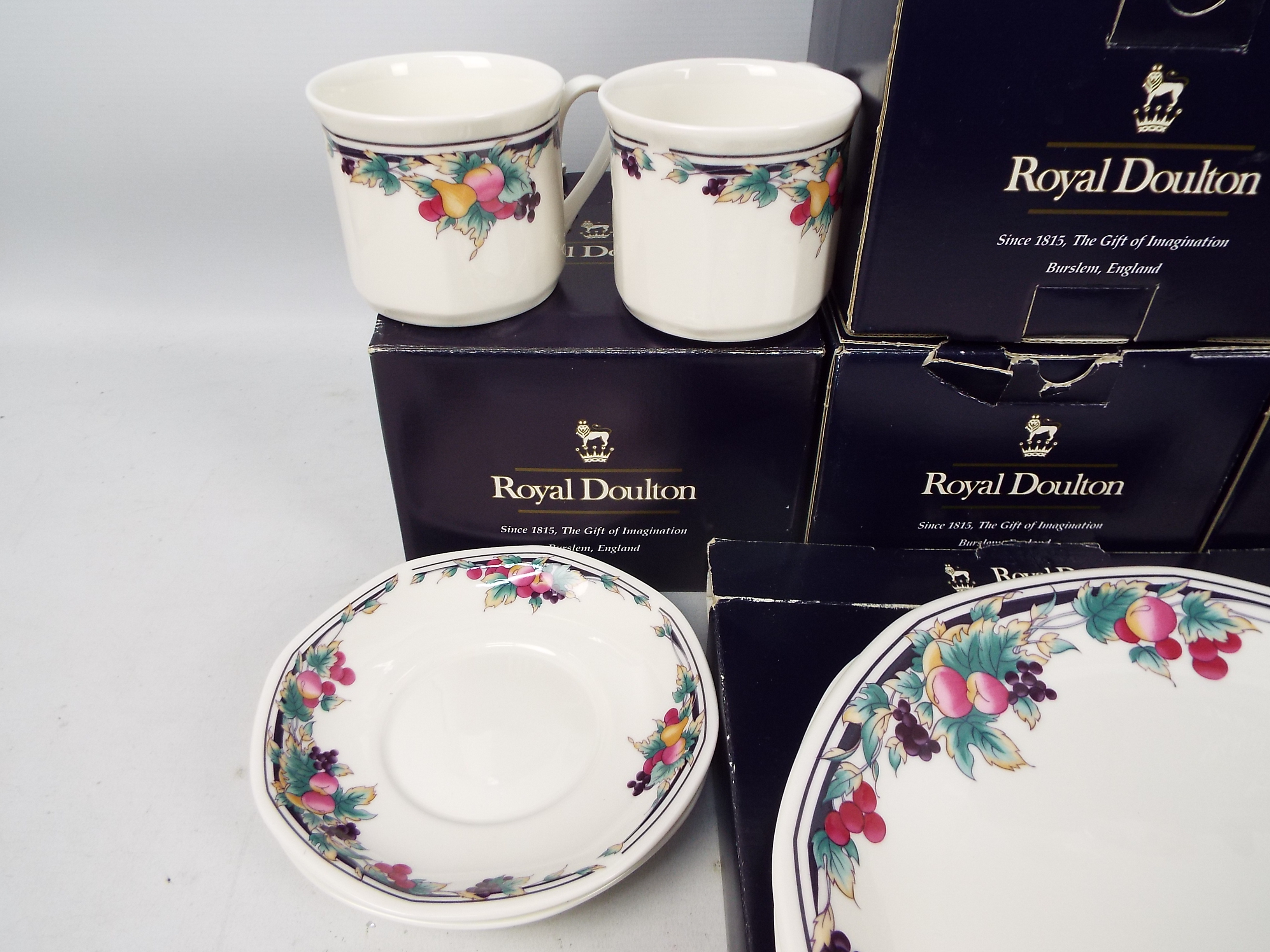 Royal Doulton - A collection of boxed Autumns Glory pattern dinner and tea wares comprising six - Image 4 of 5