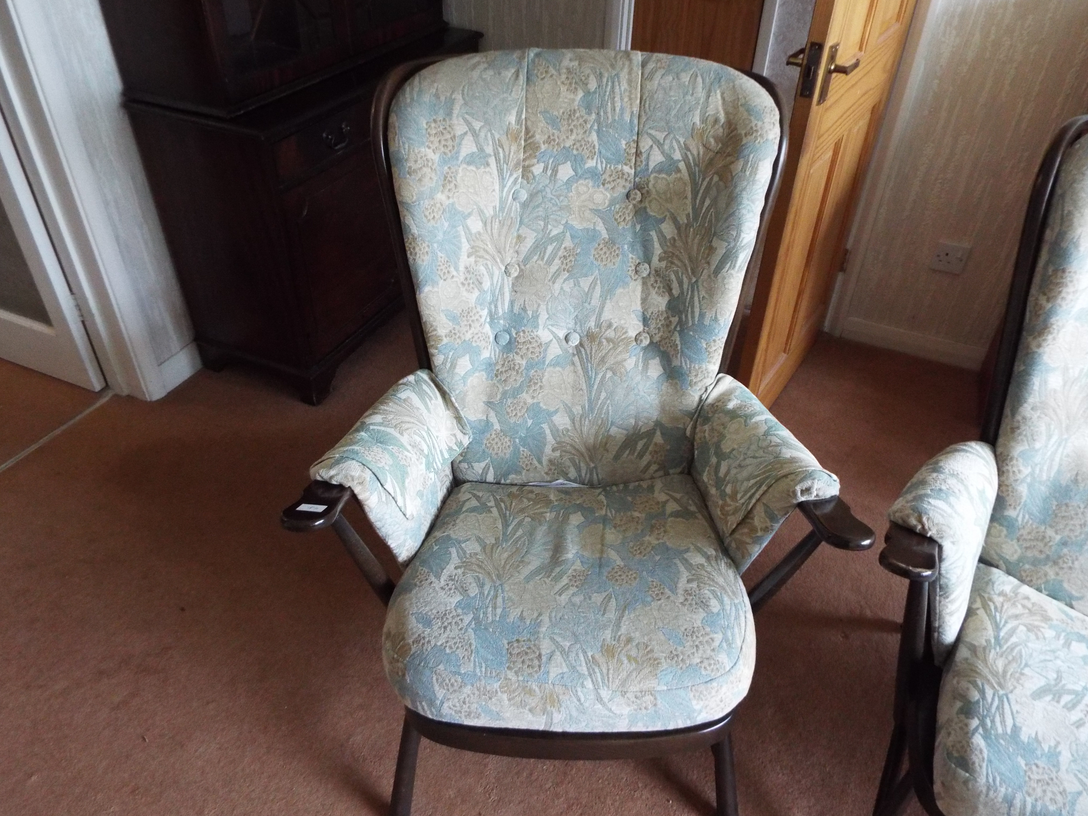 An Ercol three piece suite comprising a two seater settee and two armchairs. - Image 4 of 6