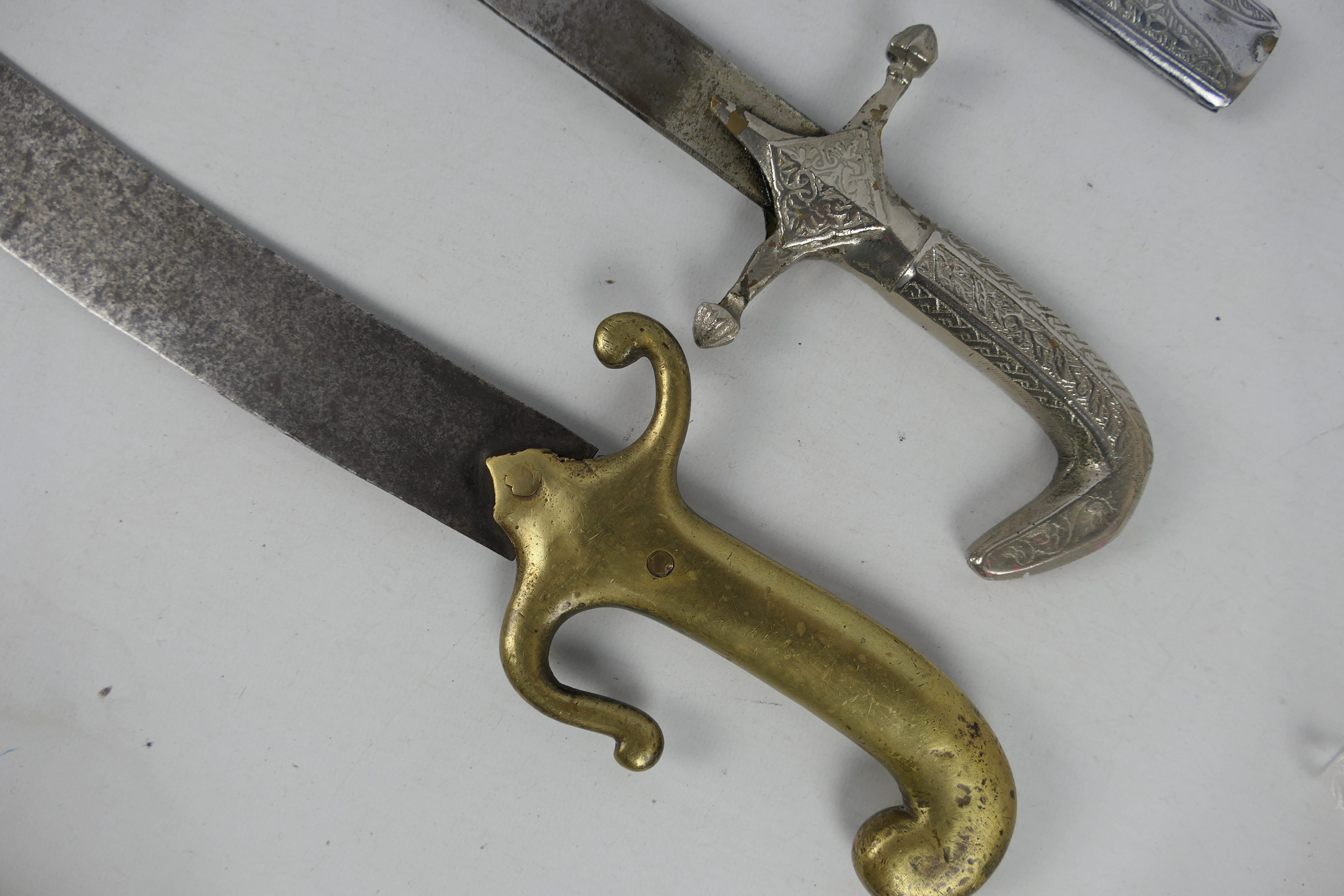 A Middle Eastern scimitar type sword, - Image 2 of 6