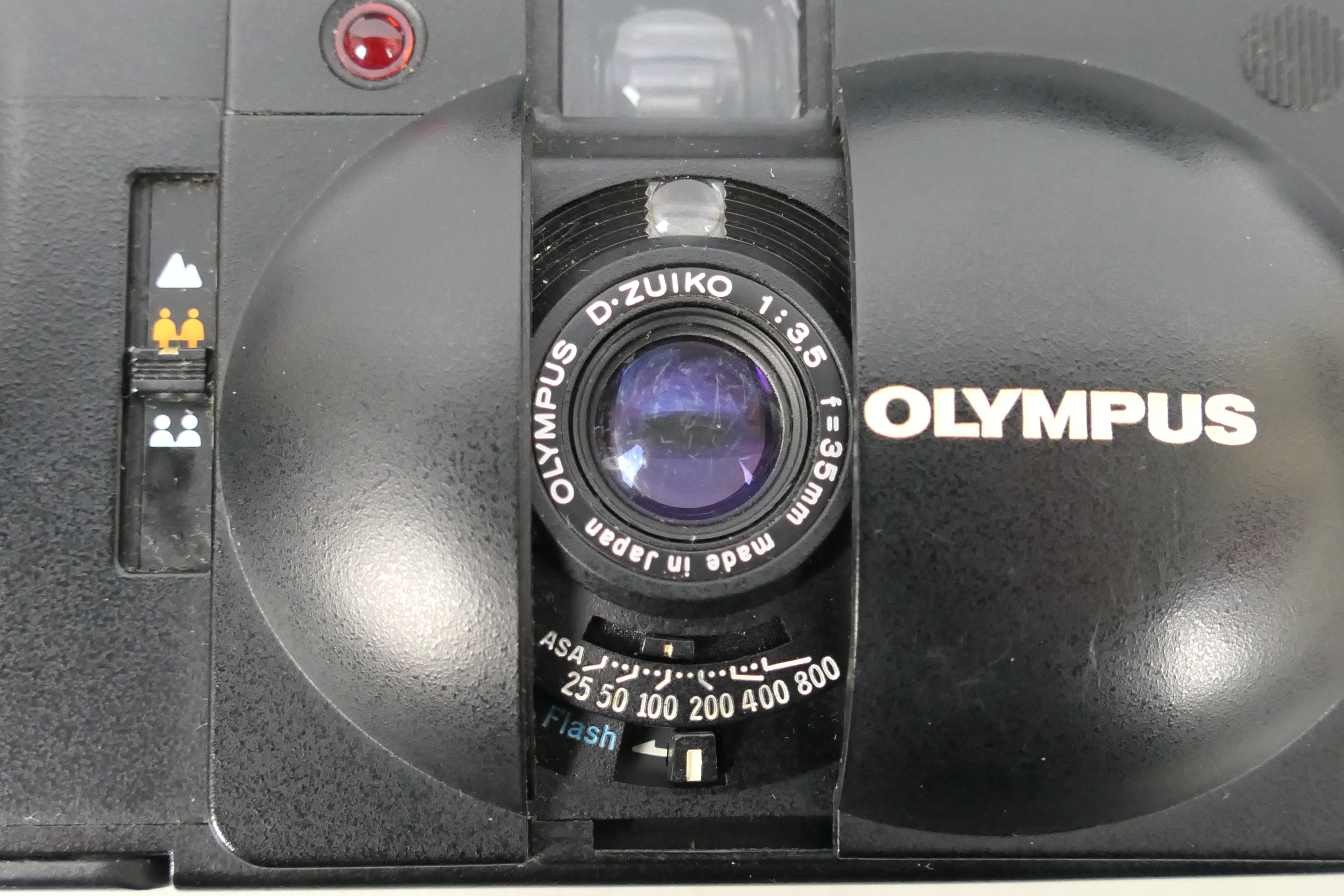 Photography - An Olympus XA2 camera (bla - Image 6 of 9