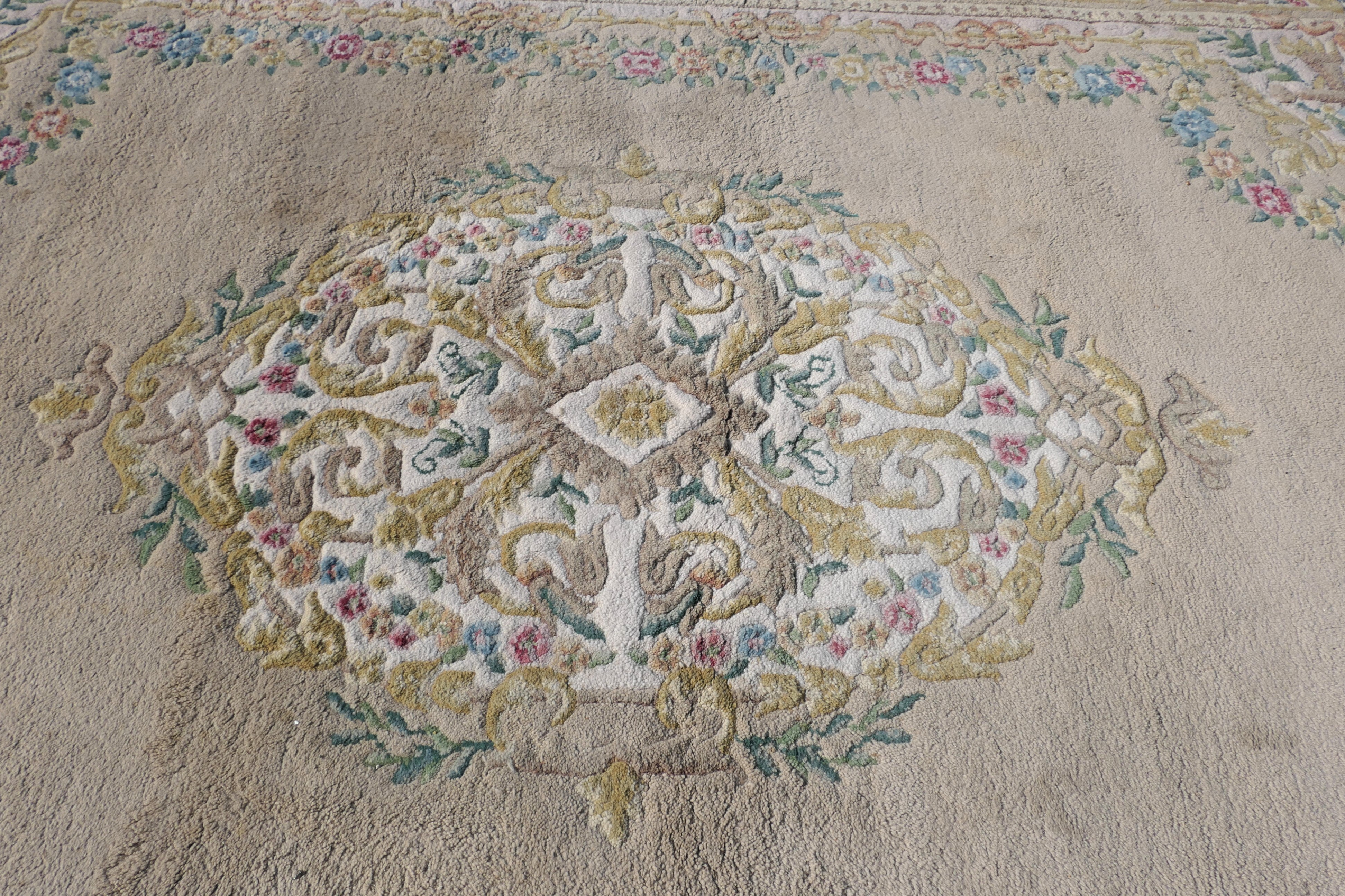 A large wool carpet with central medallion and floral border surround, - Image 4 of 7