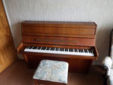 A Challen upright piano measuring approximately 100 cm x 135 cm x 50 cm.