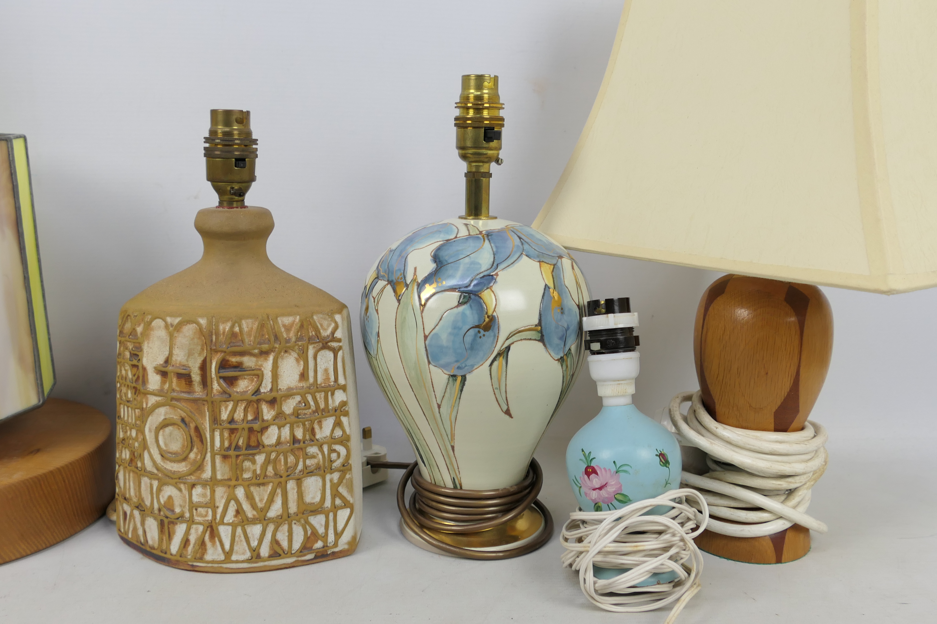 A collection of table lamps. - Image 3 of 3