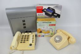 Lot to include vintage telephones, boxed slide viewer, boxed juice extractor and similar.