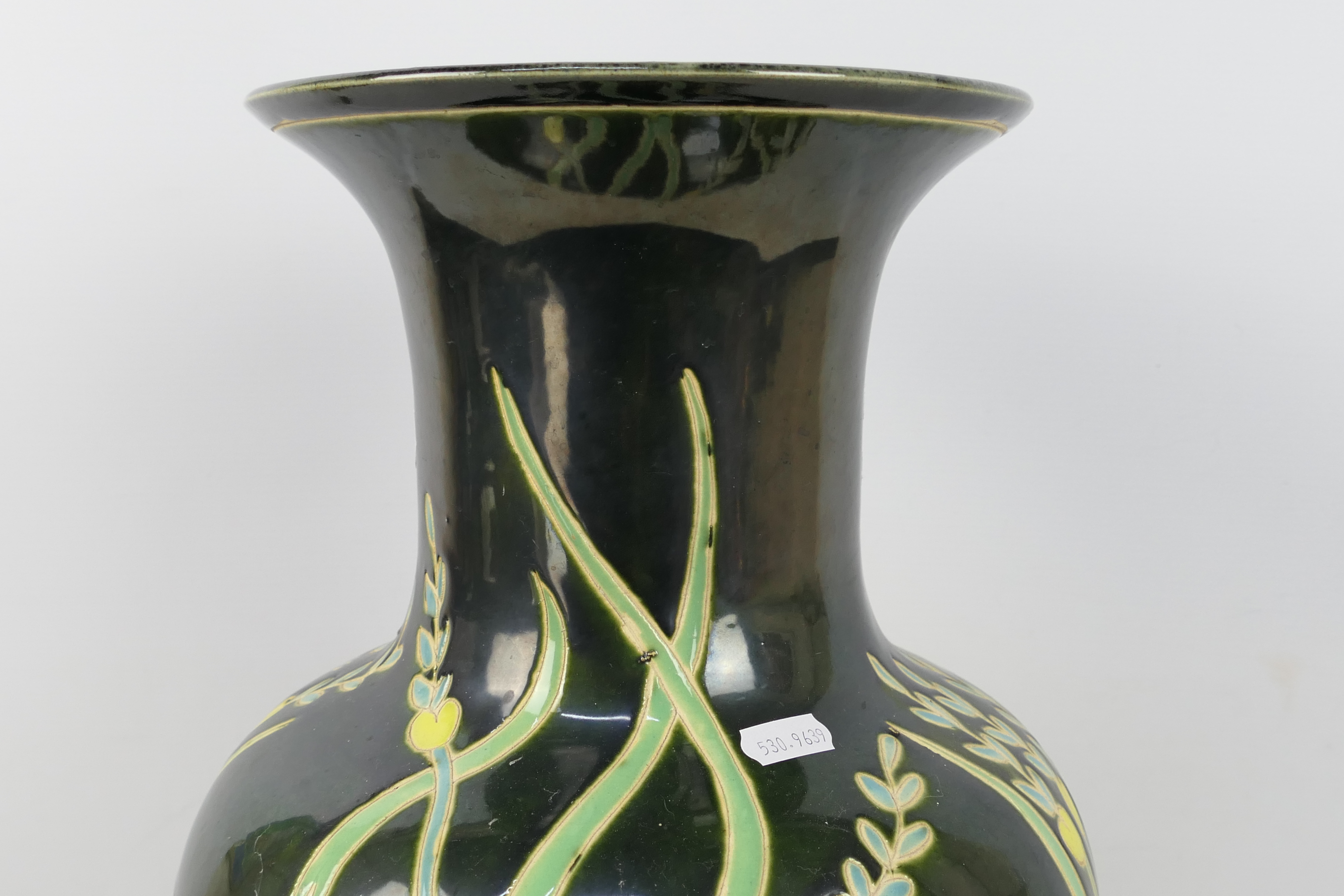 A large baluster vase decorated with swans, approximately 52 cm (h). - Image 5 of 6