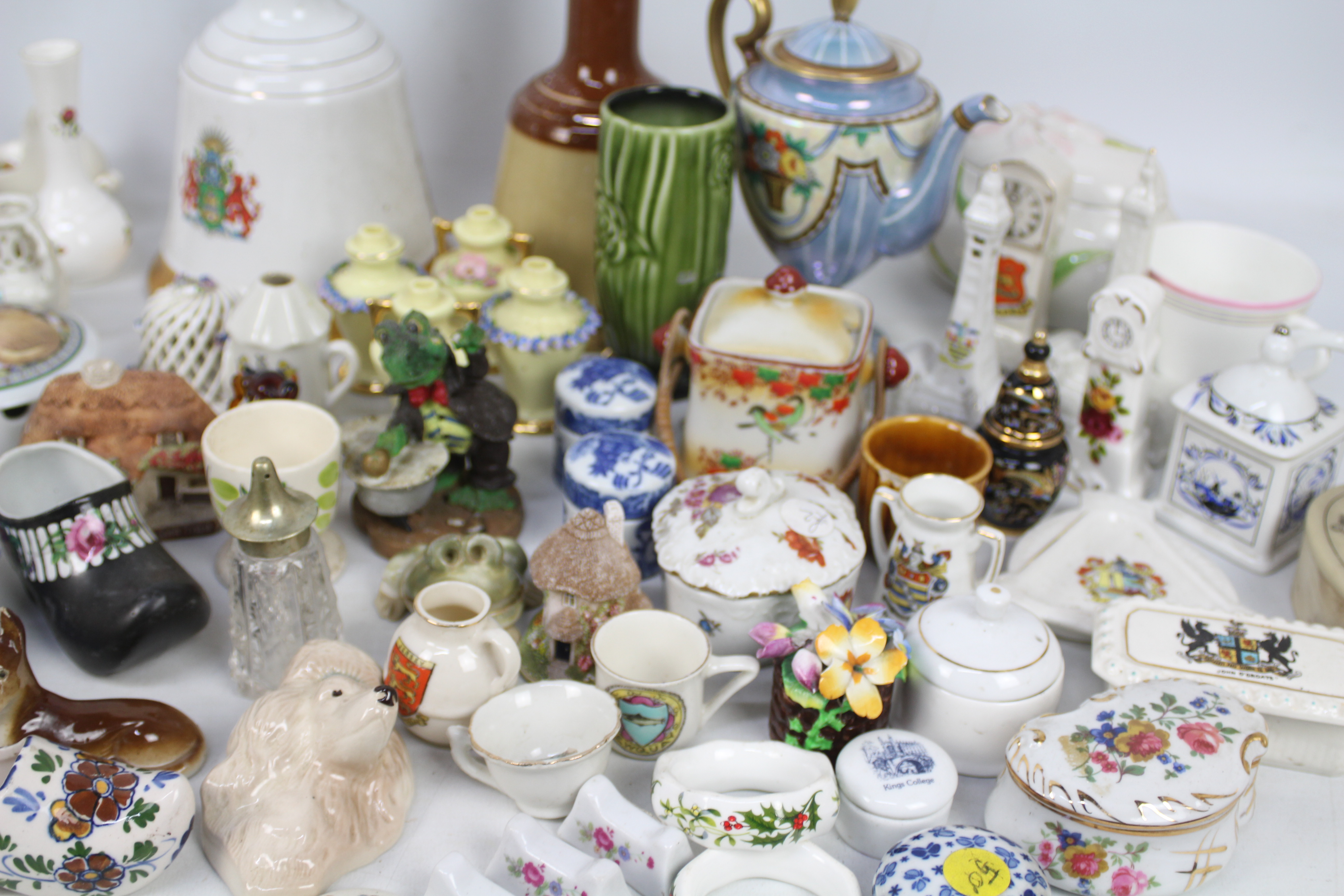 A quantity of mixed ceramics to include crested ware, Noritake, Lilliput Lane and other. - Image 6 of 8