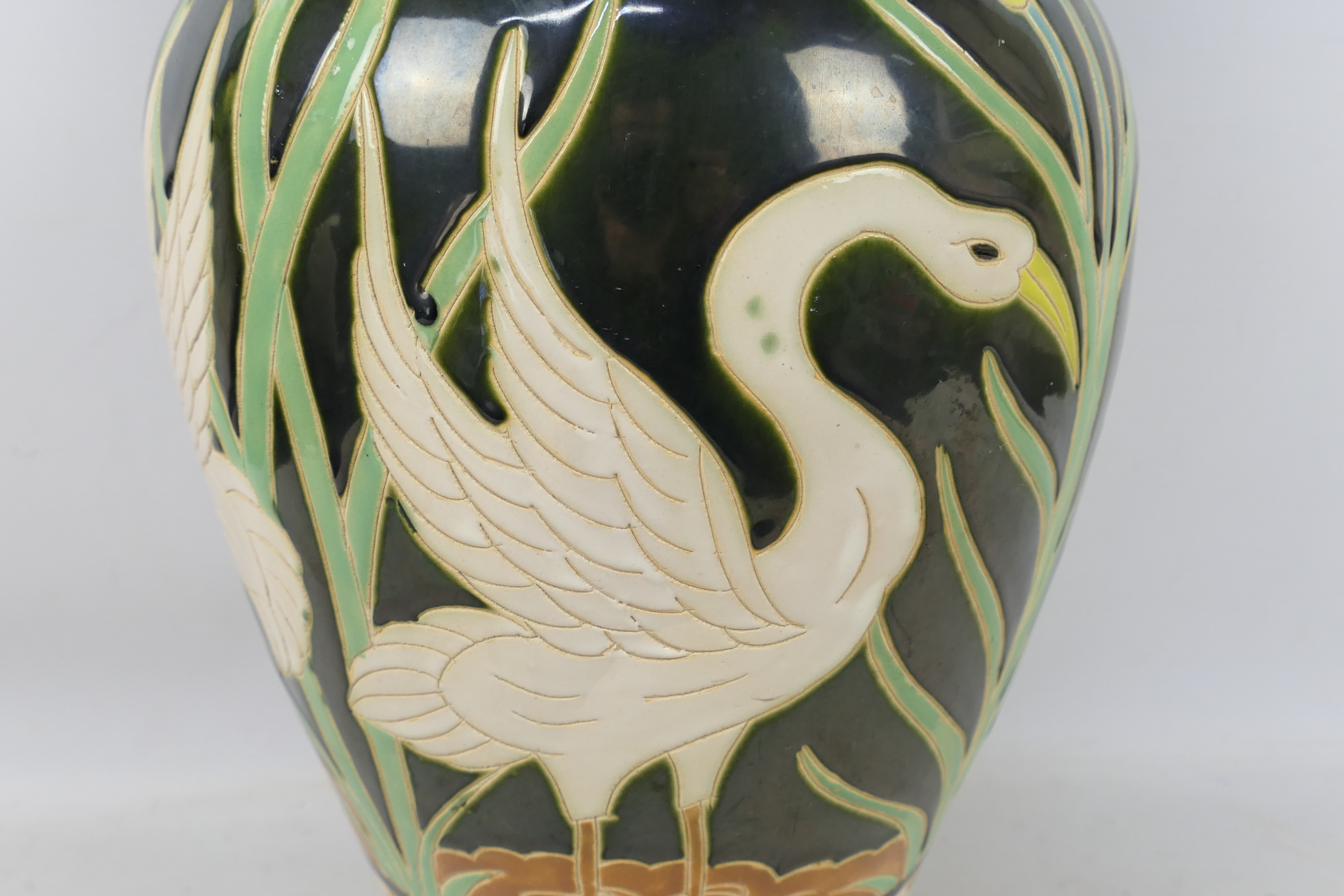 A large baluster vase decorated with swans, approximately 52 cm (h). - Image 2 of 6