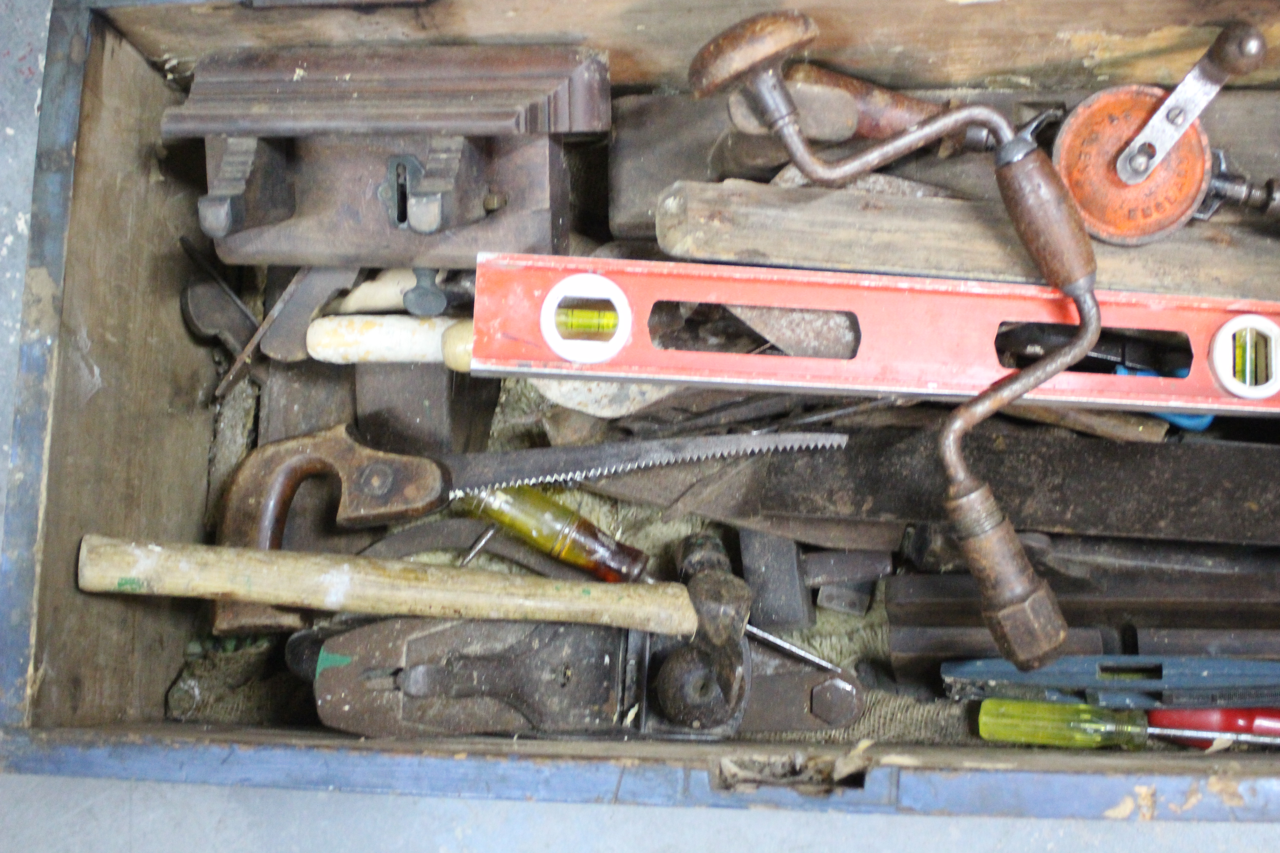 A wooden tool chest containing a quantity of vintage hand tools. - Image 6 of 6