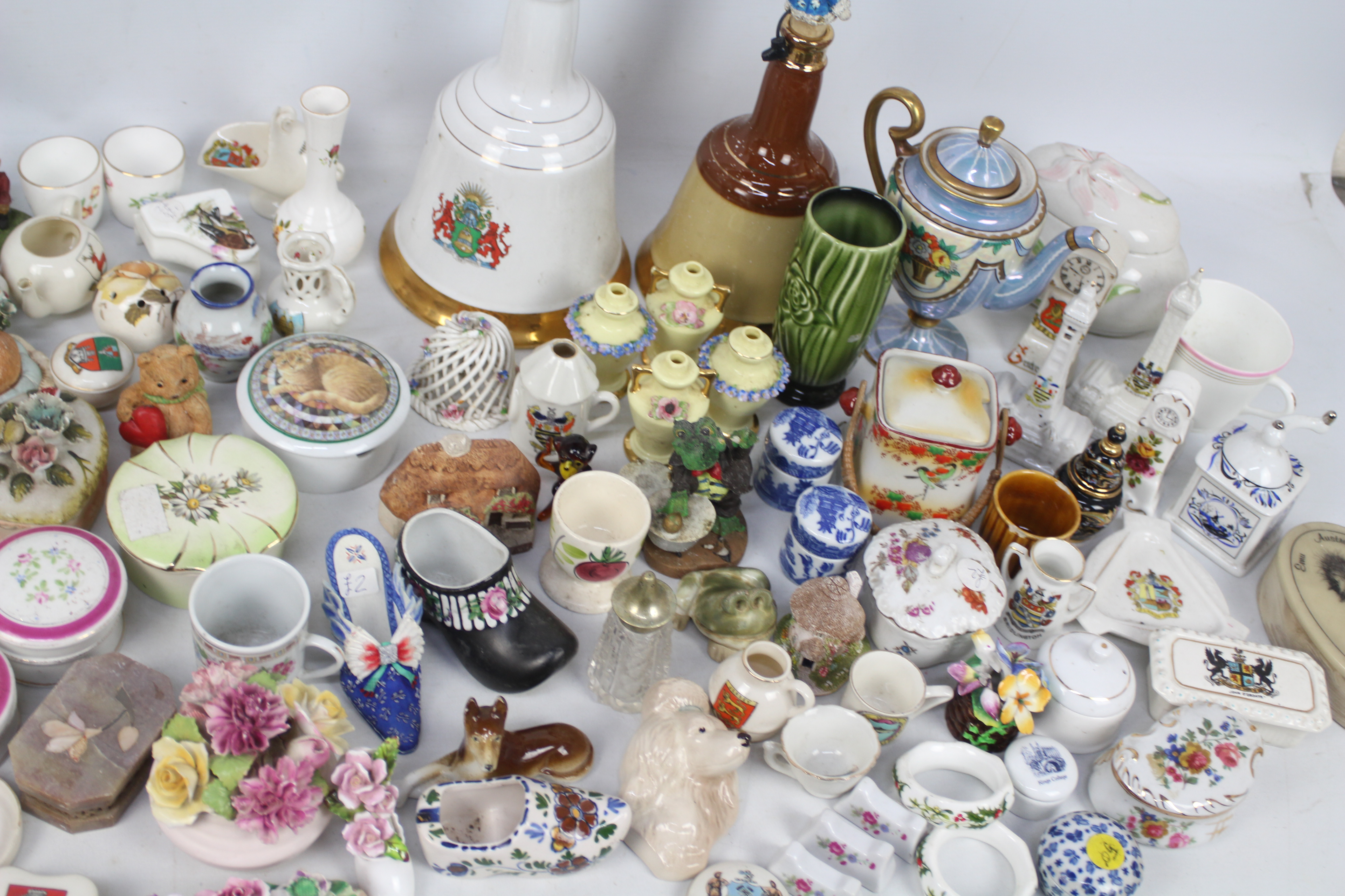 A quantity of mixed ceramics to include crested ware, Noritake, Lilliput Lane and other. - Image 3 of 8