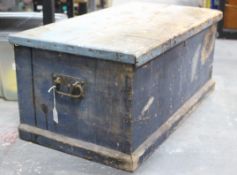 A wooden tool chest containing a quantity of vintage hand tools.