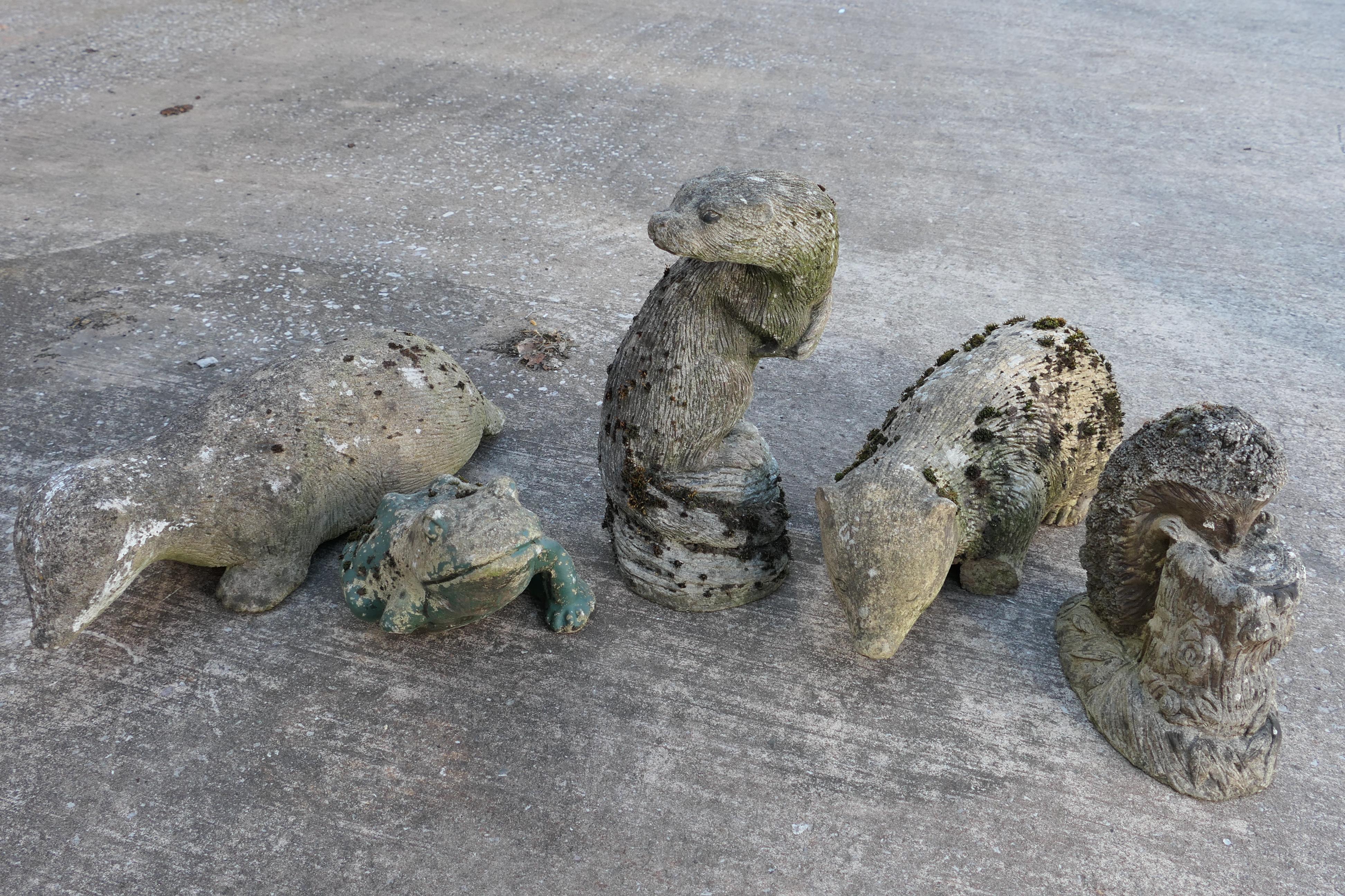 Five reconstituted stone garden ornaments, largest approximately 40 cm (h).