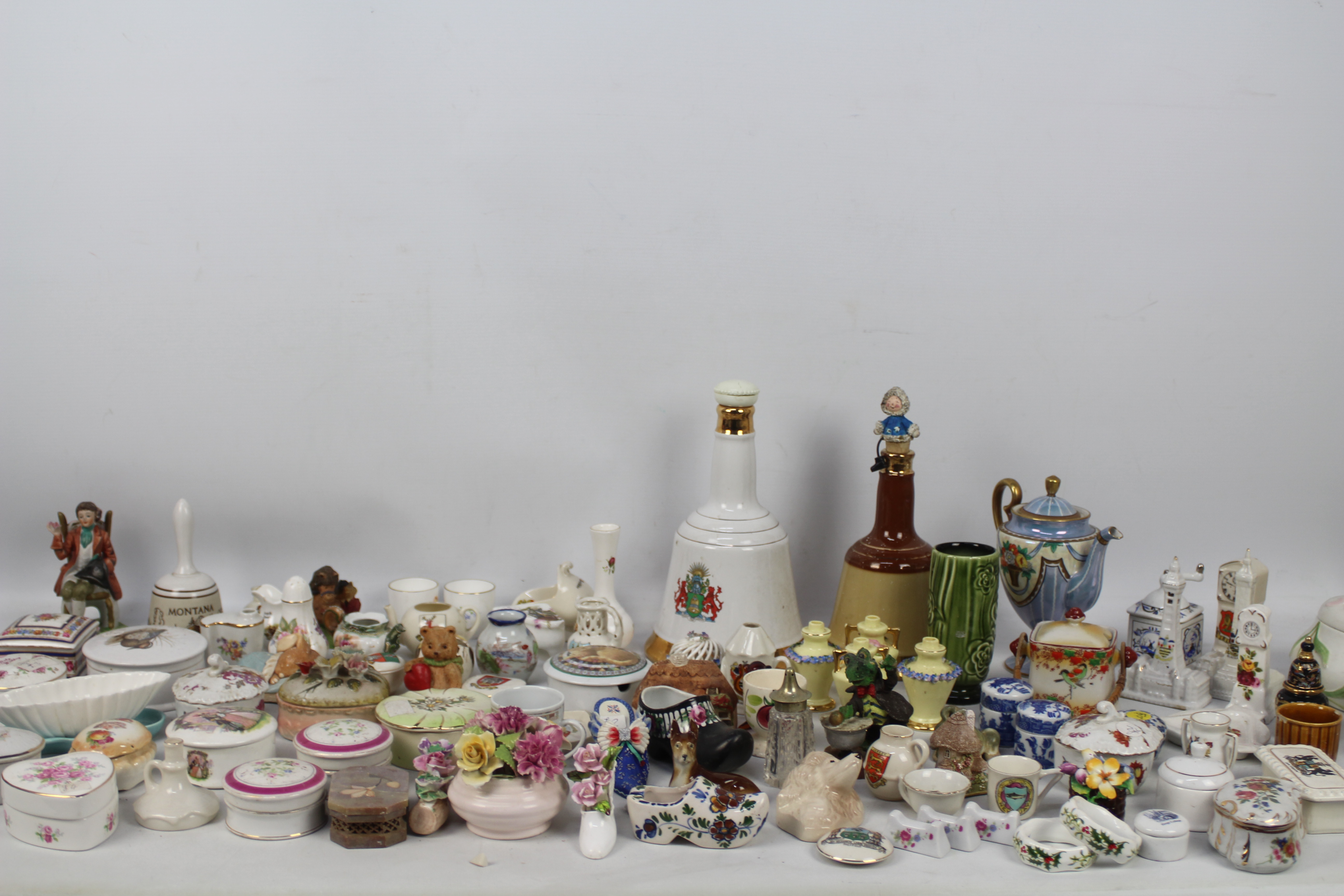 A quantity of mixed ceramics to include crested ware, Noritake, Lilliput Lane and other.