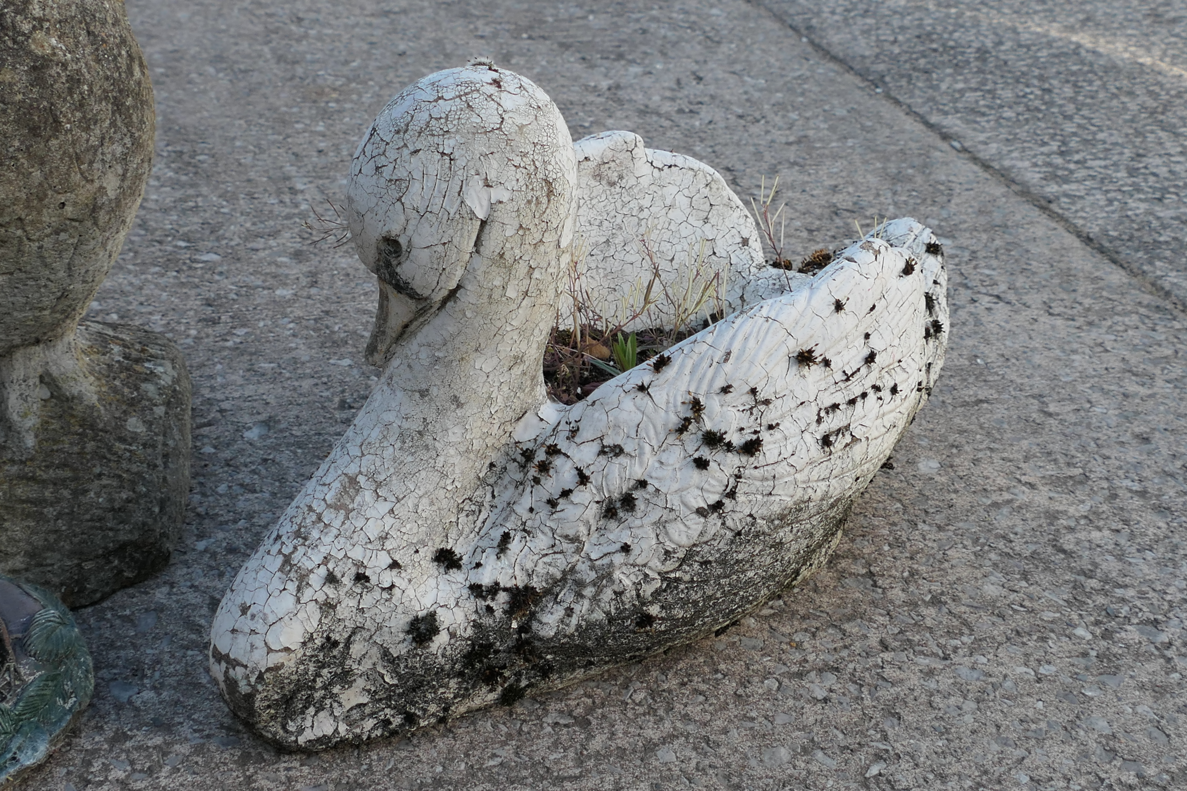 Four reconstituted stone garden ornaments, largest approximately 43 cm (h). - Image 4 of 5