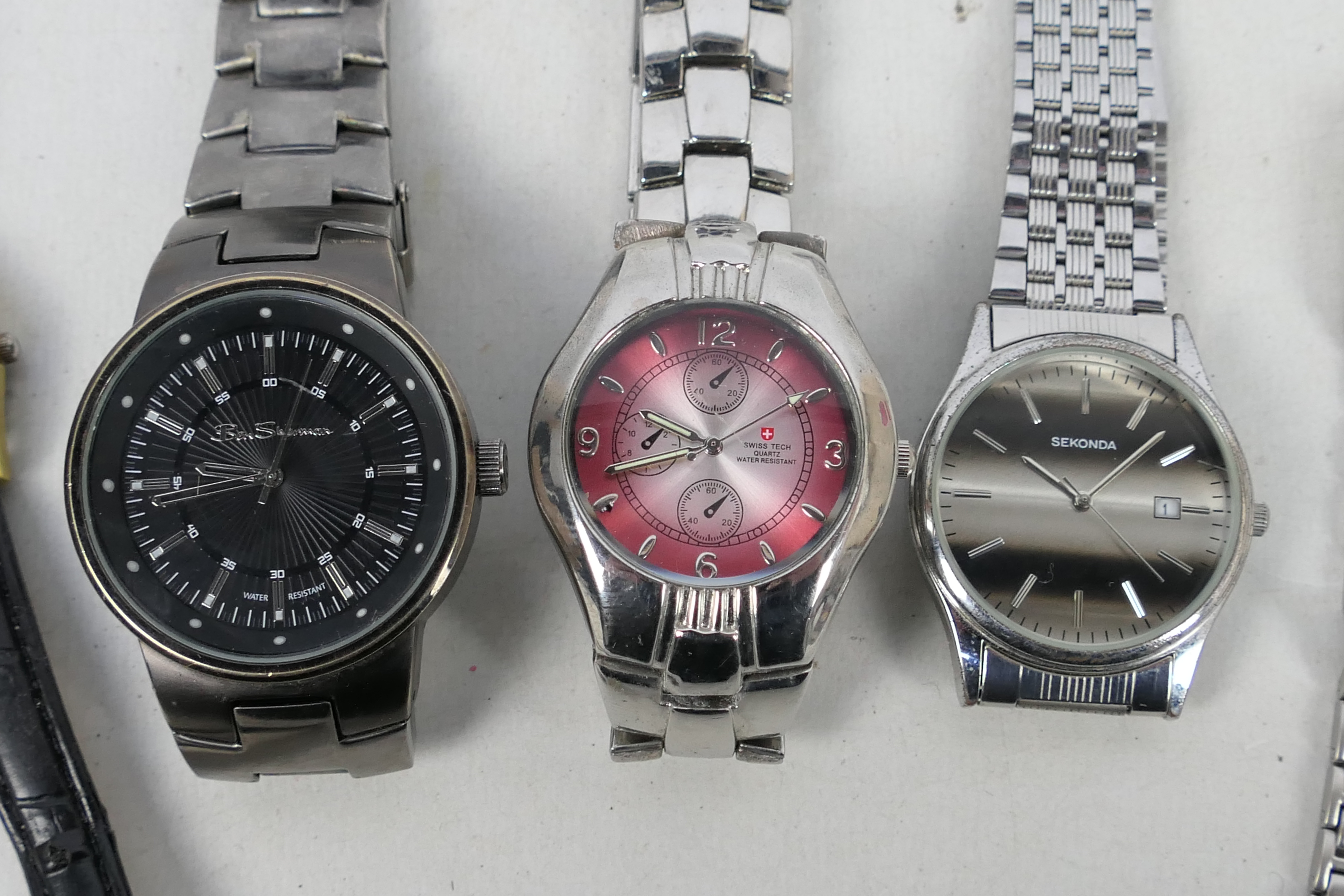 A small collection of wrist watches. - Image 2 of 3