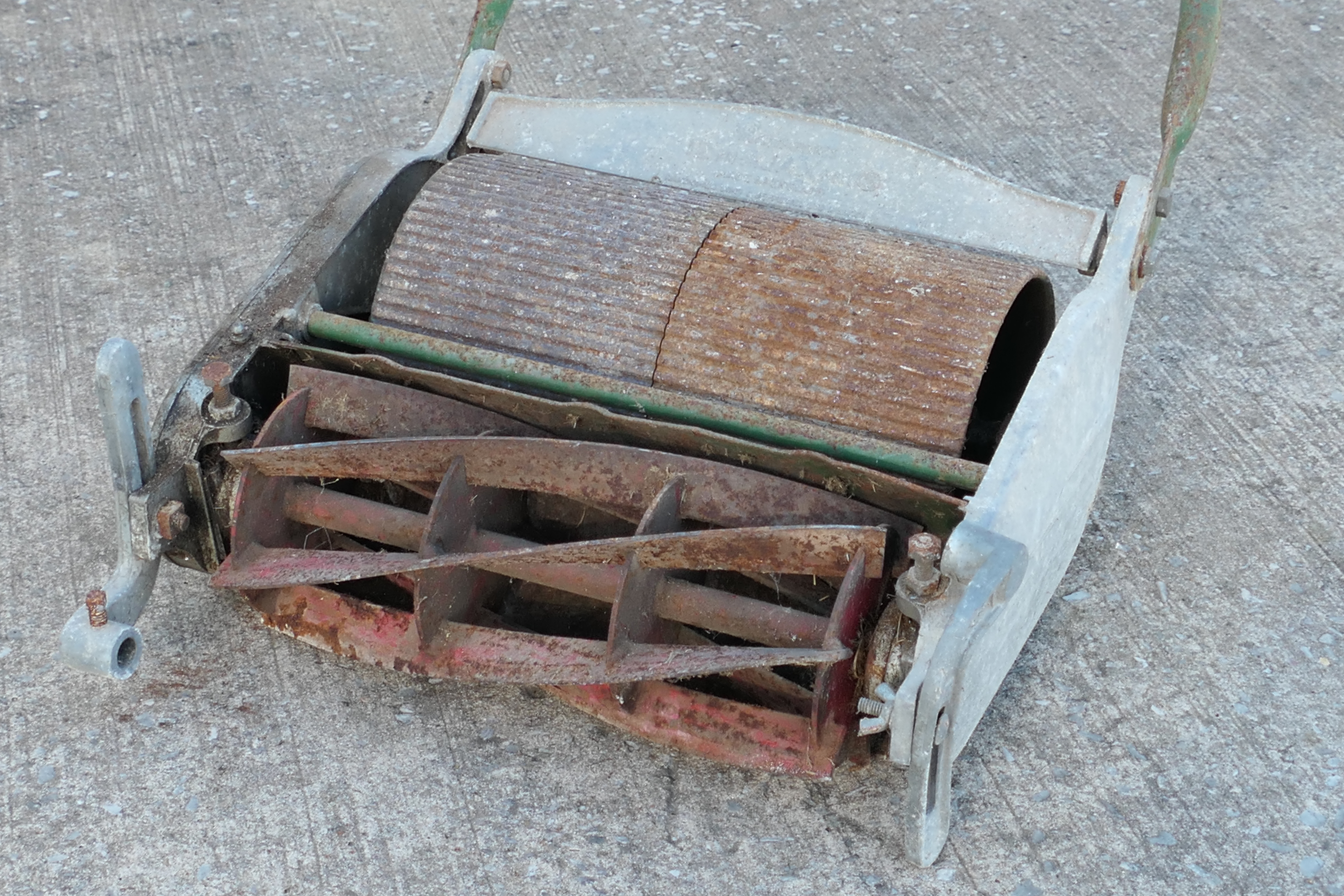 Vintage Gardening Equipment - A Ransomes 12 Inch Ajax Mk 5 lawn mower. - Image 2 of 5