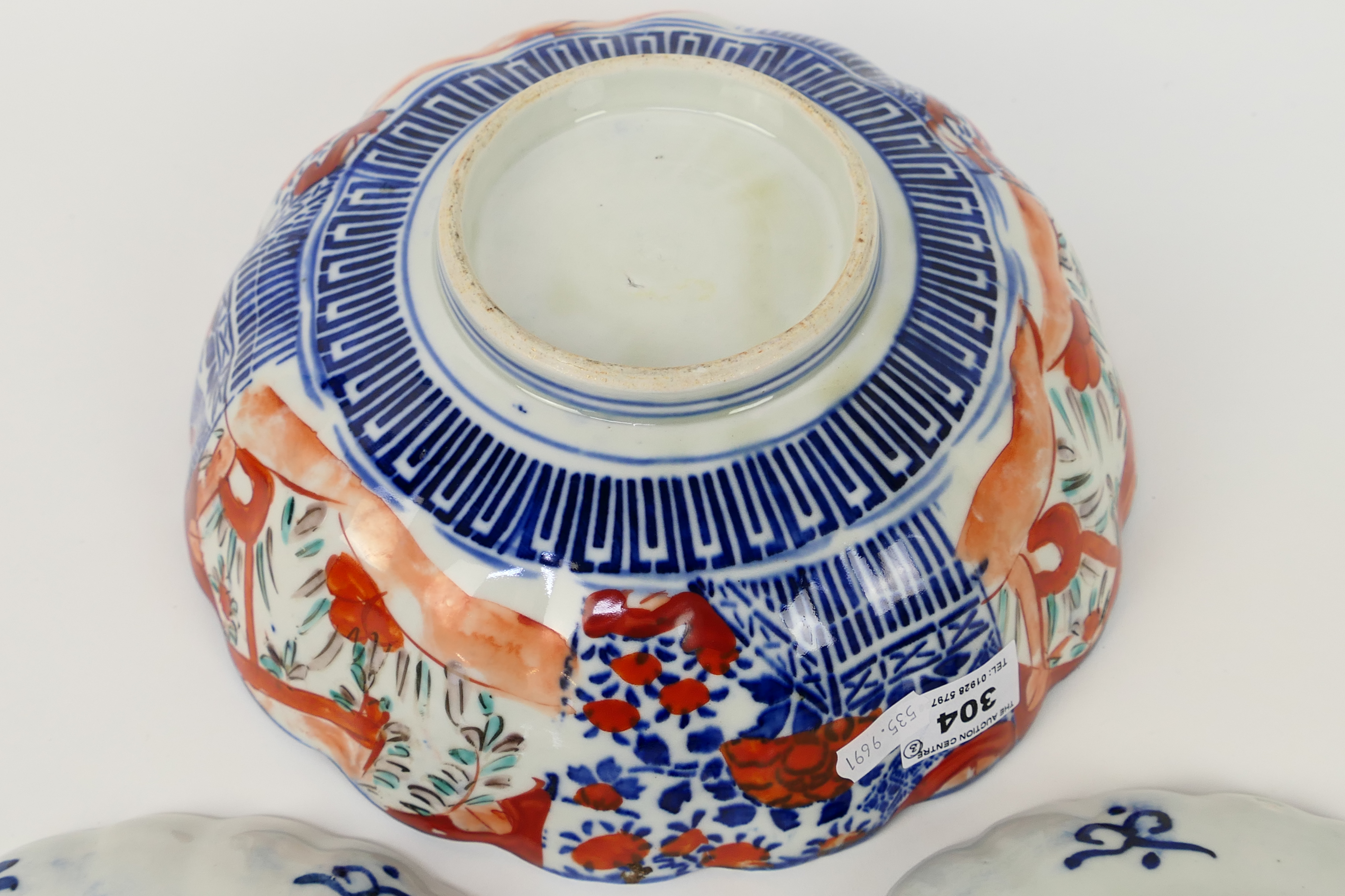 Three pieces of Imari ware comprising a bowl decorated with central basket of flowers, - Image 7 of 7